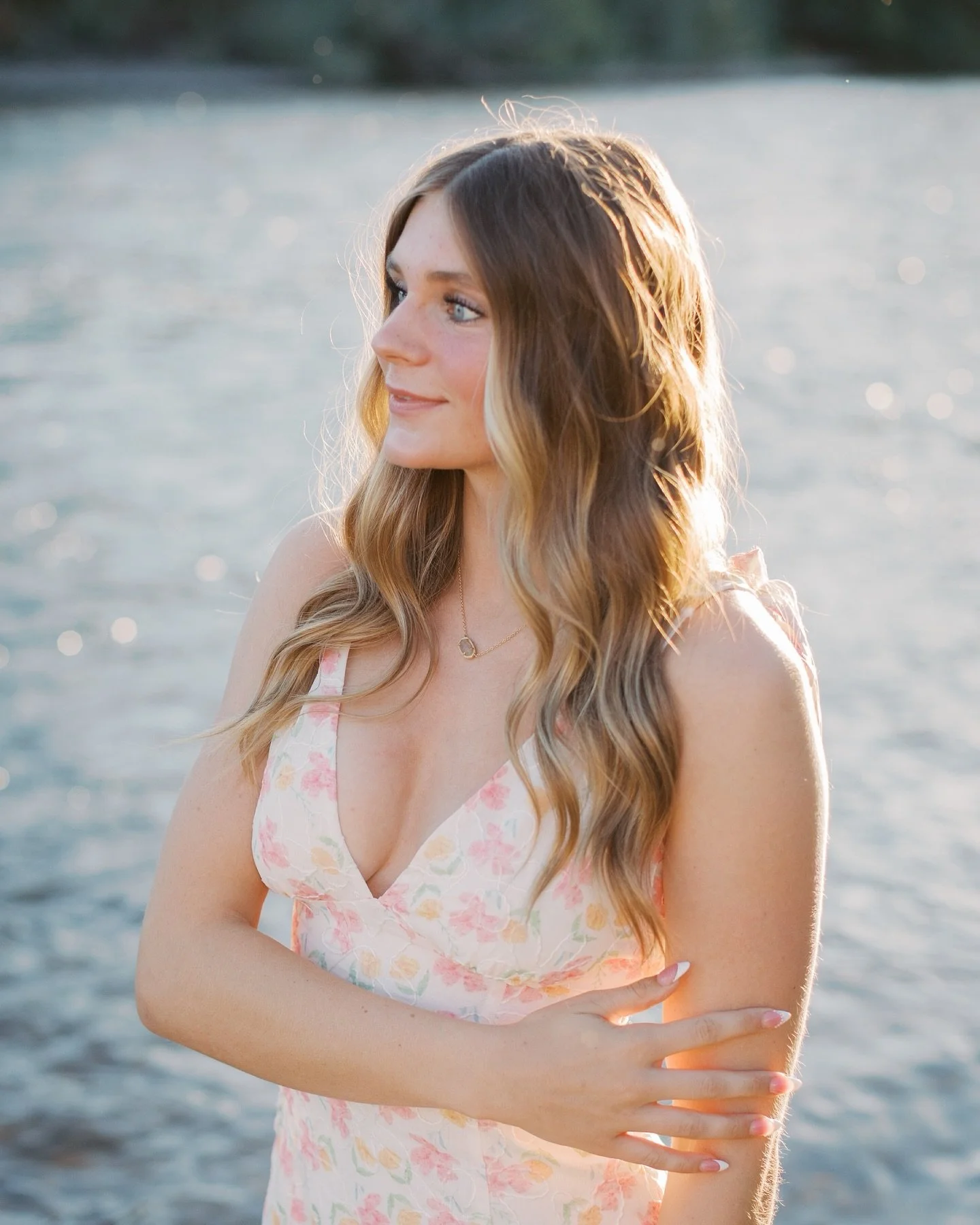 Senior Sunday shout-out! 😍

With that gorgeous golden light +  those beautiful blue eyes&hellip;. Greenley, your session was magic! 😍✨

Thank you so much for choosing me! 🫶🏼

#seniorsunday #seniorportraits #seniorpictures2026 #seniorphotographer 