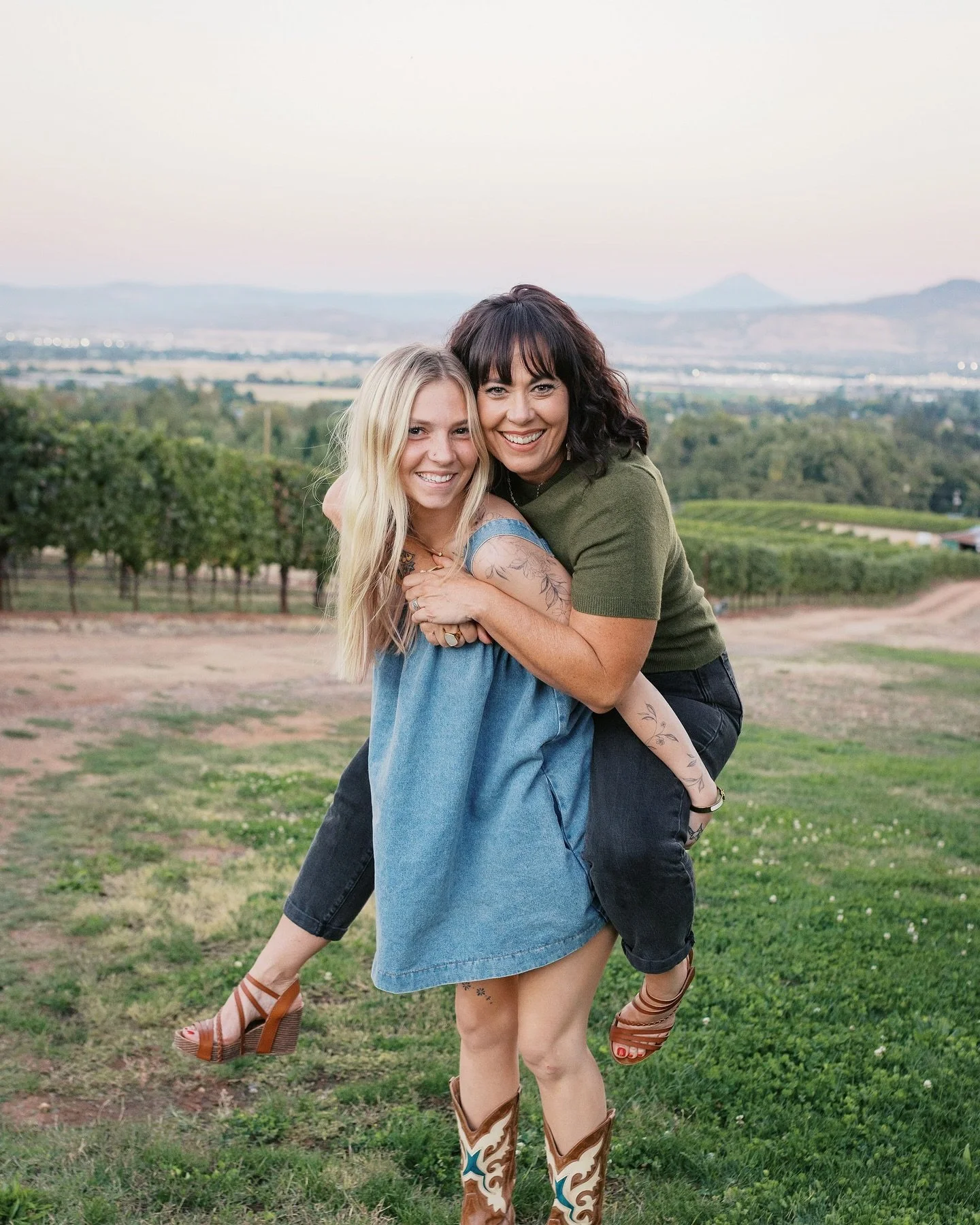 Gallery delivered! 💫

This night felt so special, and I loved how it unraveled at its own pace.

There was laughter, heartfelt connection, allll the kisses for baby Palmer, and those little in-between moments I love so much!🥰

Every corner of this 