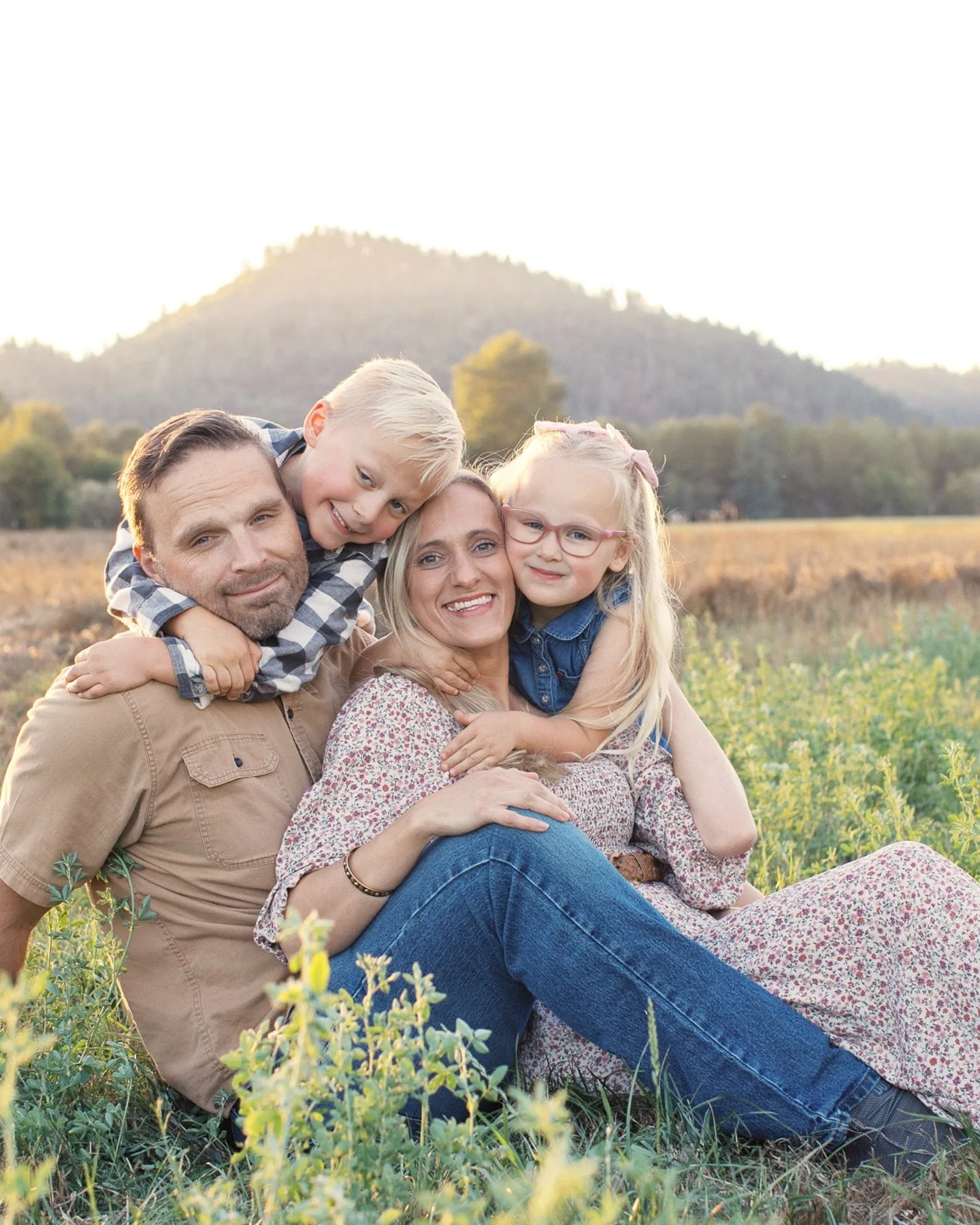 Over here working behind the scenes and editing all the family photoshoots this week!! You guys bless me SO MUCH! 🫶🏼
I&rsquo;m in my busiest season right now, so thank you for being patient with me! It&rsquo;s always worth the wait!🤗

ps. shout ou