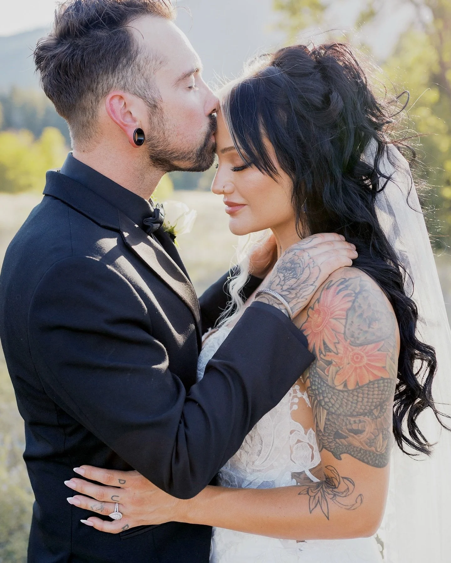 Sharing a few photos from Rachel + Elijah&rsquo;s warm September wedding on the golf course. 🤍

Favorite moment- When Rachel, in her full wedding dress, dropped to the dance floor and nailed the worm!! Pure joy, zero hesitation! (peep the photo!)🙌?