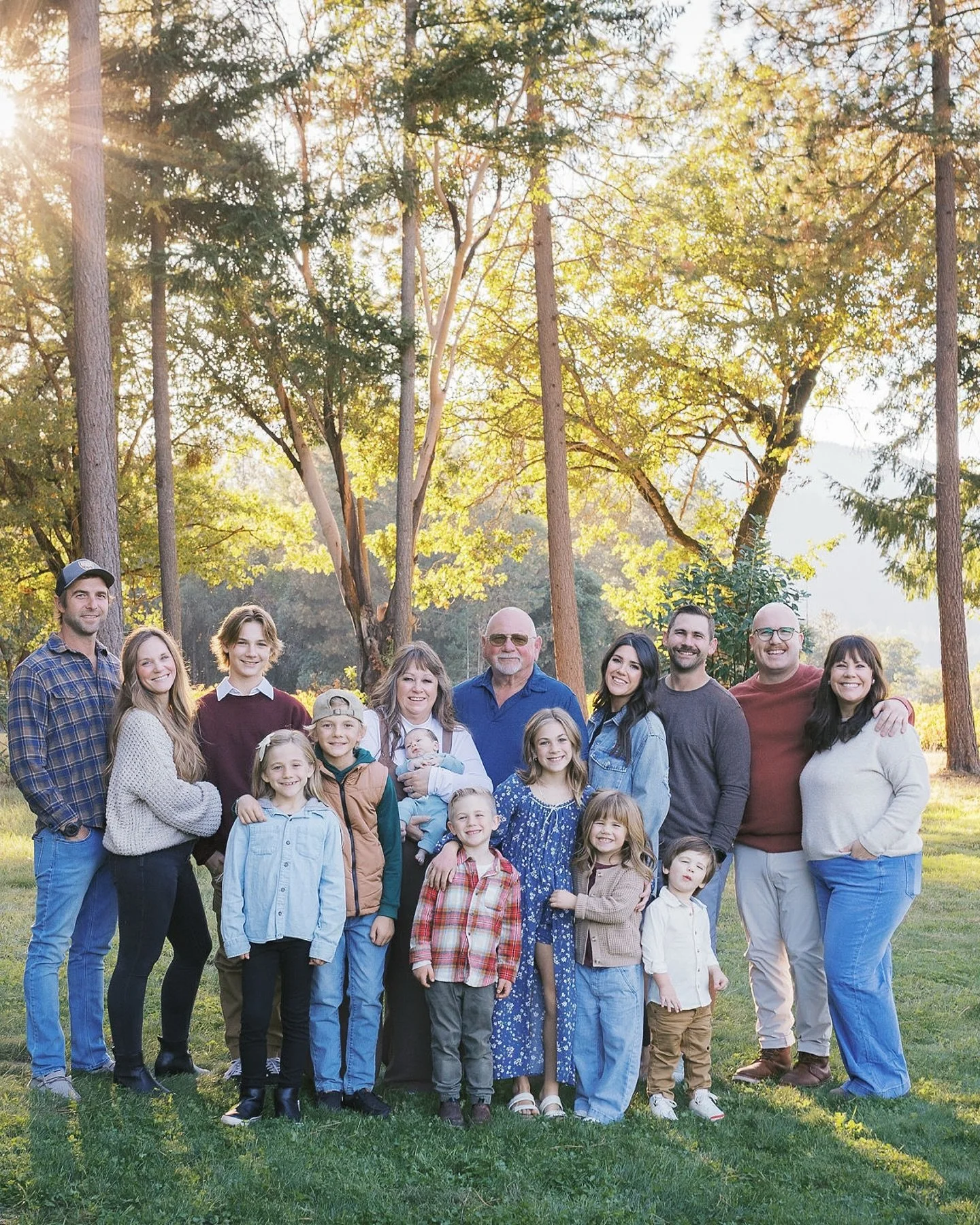 Loved capturing this extended family session at the beautiful @vidlakfamilyvineyards as the  golden light filtered through the trees. ✨

There was A LOT of laughter, big personalities showing up, alllll the baby snuggling, and kids fully being themse