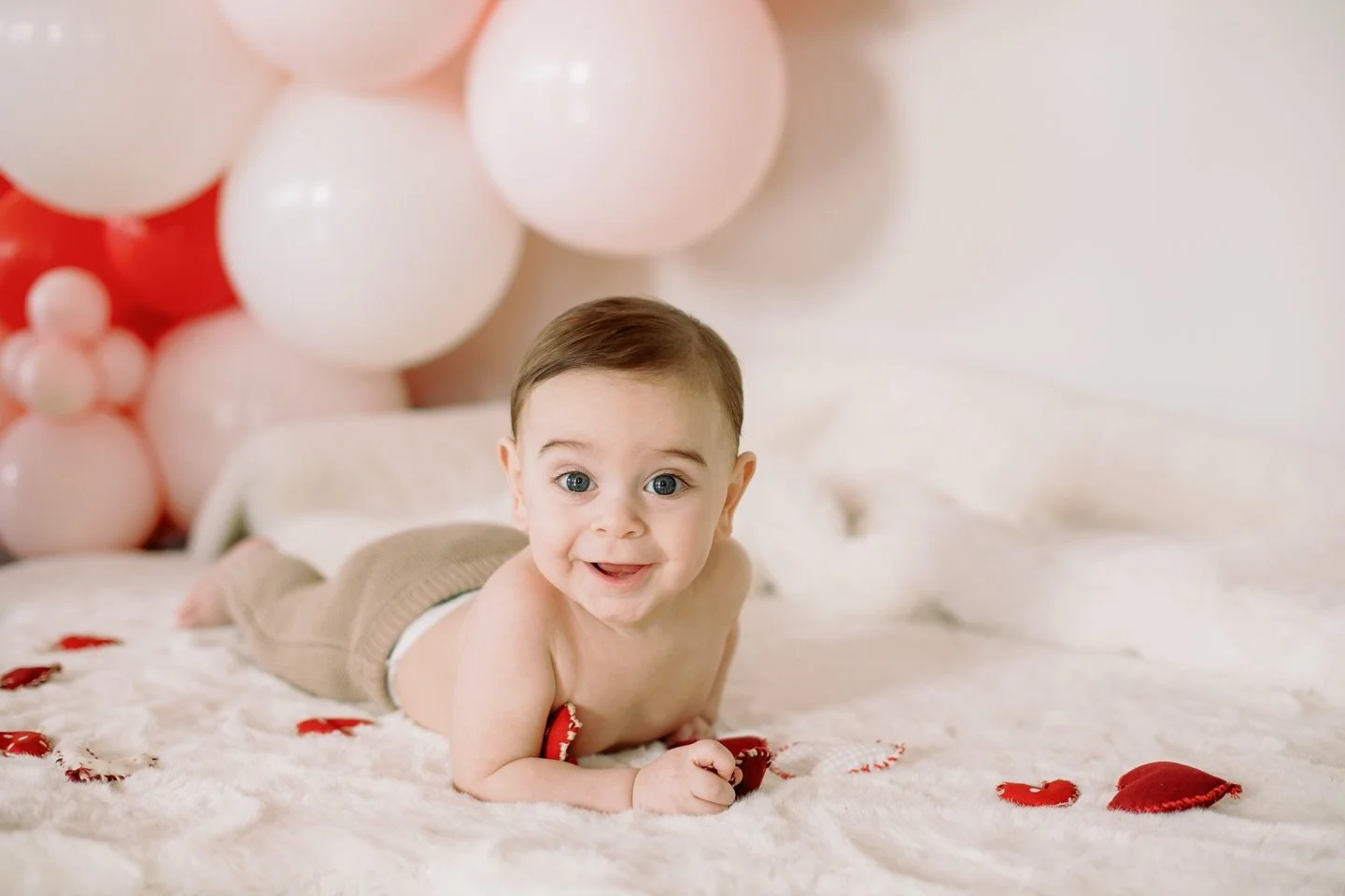 Looking for a more simple, timeless Valentine&rsquo;s look?

I&rsquo;ll have my cozy, soft neutral blankets and sweet handmade hearts available in the studio also, if this is more your style. 🫶🏼

&hearts;️January 31st @theloftabove 

These sessions