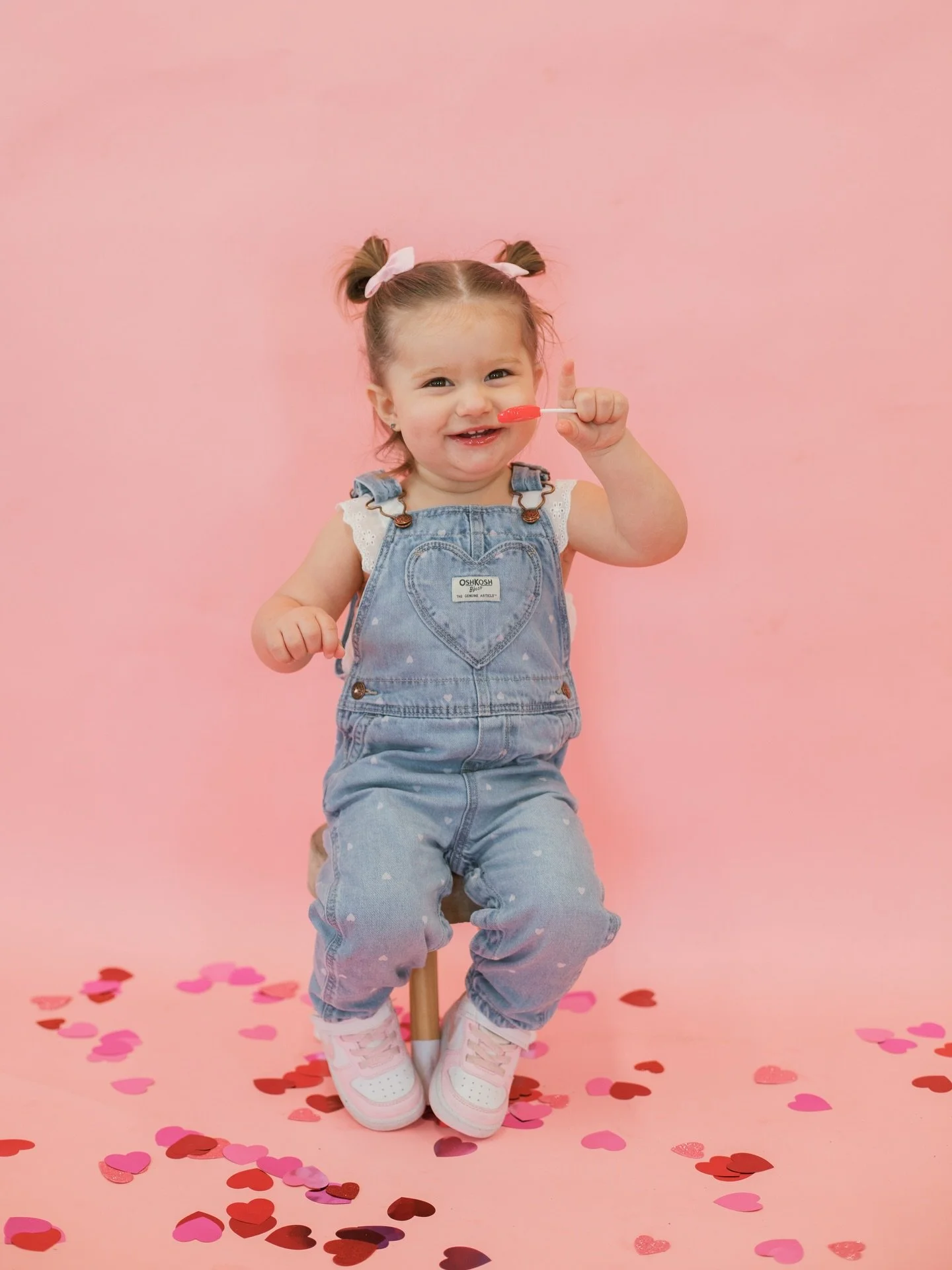 My Valentine&rsquo;s Minis kick off tomorrow and I can&rsquo;t wait for all the cuteness!! 💗

I still have TWO spots left for Sunday afternoon- who&rsquo;s taking them? 🫶🏼💕

1:30 and 1:45 here in Grants Pass at the cutest little studio- @thelofta
