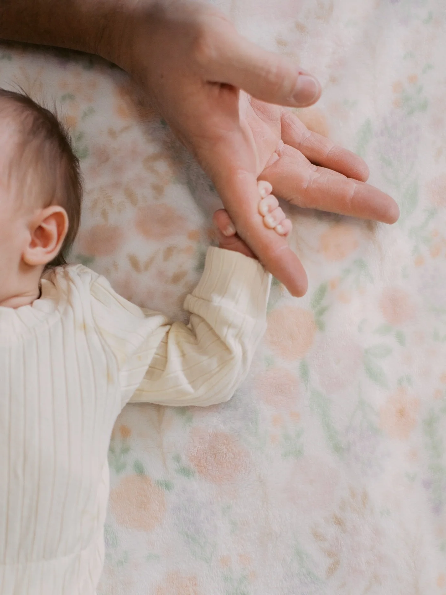 Your only job during your newborn session? Be with your baby. 🤍

When I arrive, we&rsquo;ll find the best pocket of light in your home and let the rest unfold naturally. Feedings, snuggles, diaper changes, outfit changes, burping, tears, happy calm 