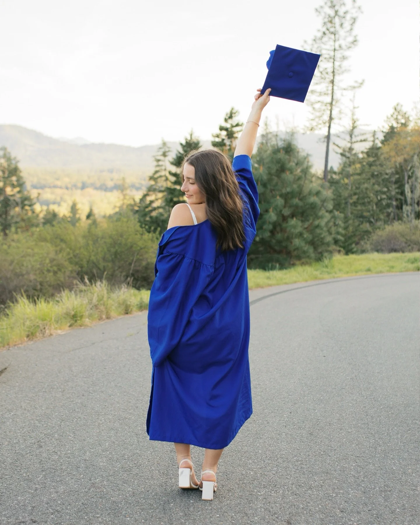 Cap + gown season is almost here! ✨🎓

If you&rsquo;ve already had your senior session with me, this is your final chapter moment.

I&rsquo;m offering a limited number of 30-minute outdoor cap + gown minis this April, with special pricing exclusively