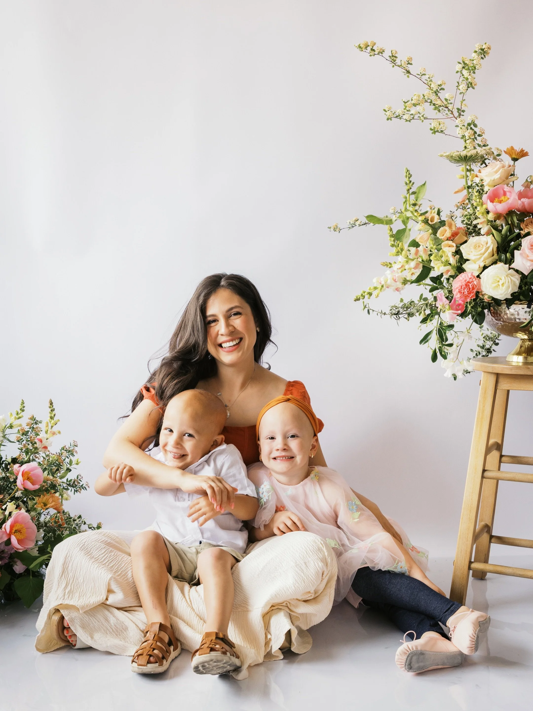 Just a little glimpse of the beautiful mothers who came out for this year&rsquo;s Mother&rsquo;s Day minis. 🤍

The way your children look at you, hold onto you, laugh with you, and find comfort in you&hellip; it&rsquo;s the kind of thing that deserv
