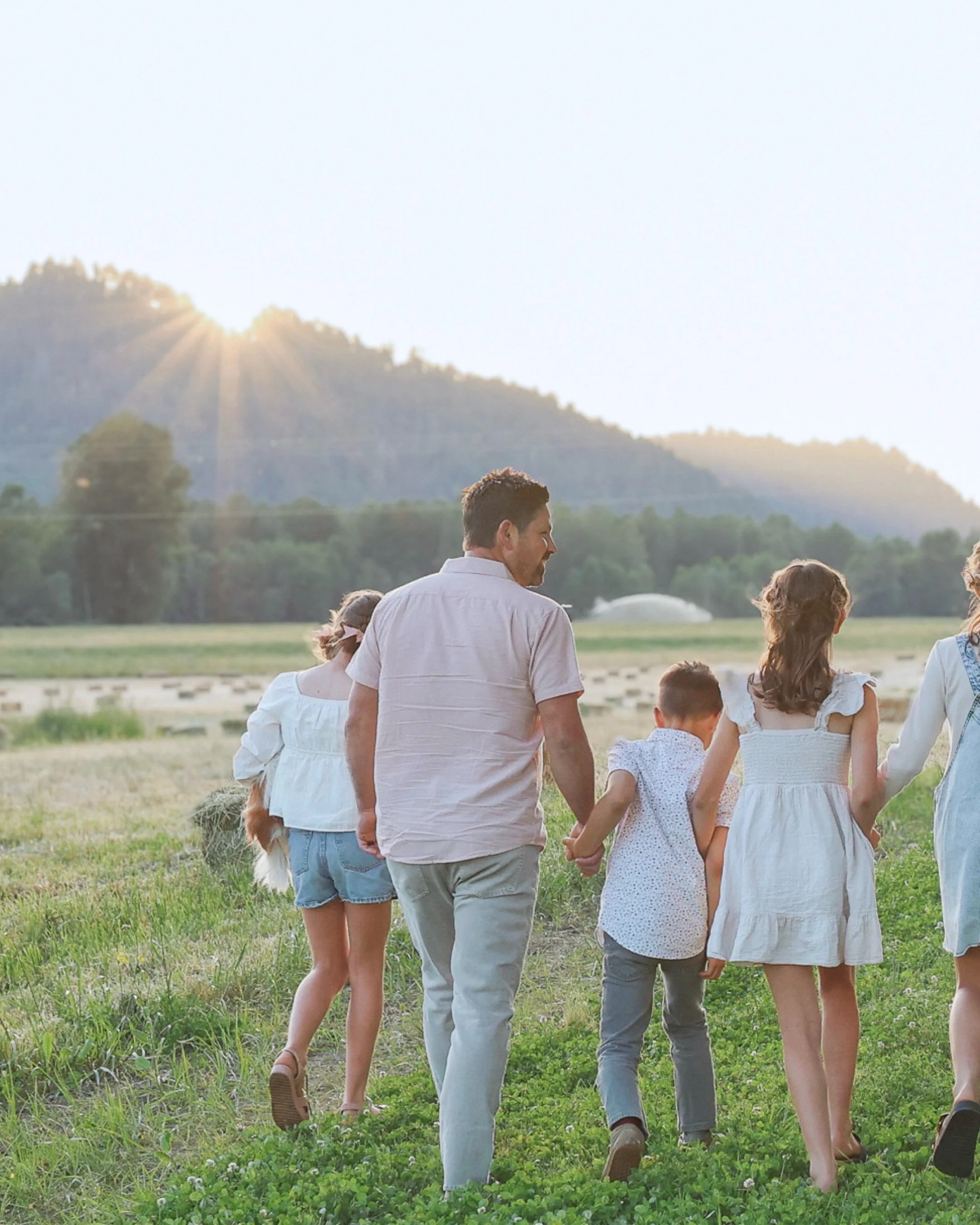 To know this family is to love them.🫶🏼🫶🏼

Gosh I&rsquo;m so grateful to be invited back year after year for the milestones, the everyday moments, and to watch their beautiful children grow up in front of my lens.

We laughed, we teared up, we scr