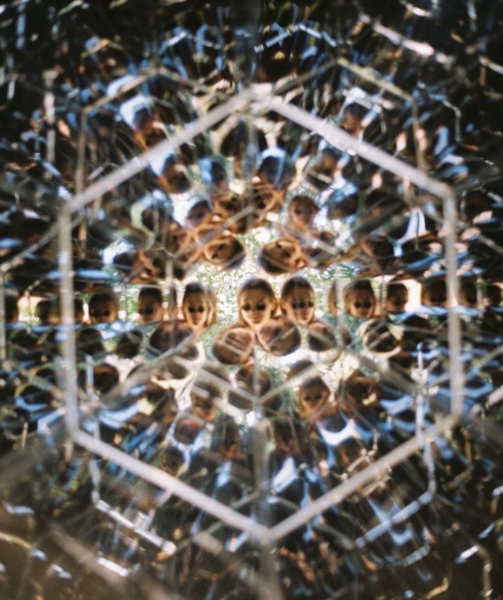 R1-05167-0015.jpg