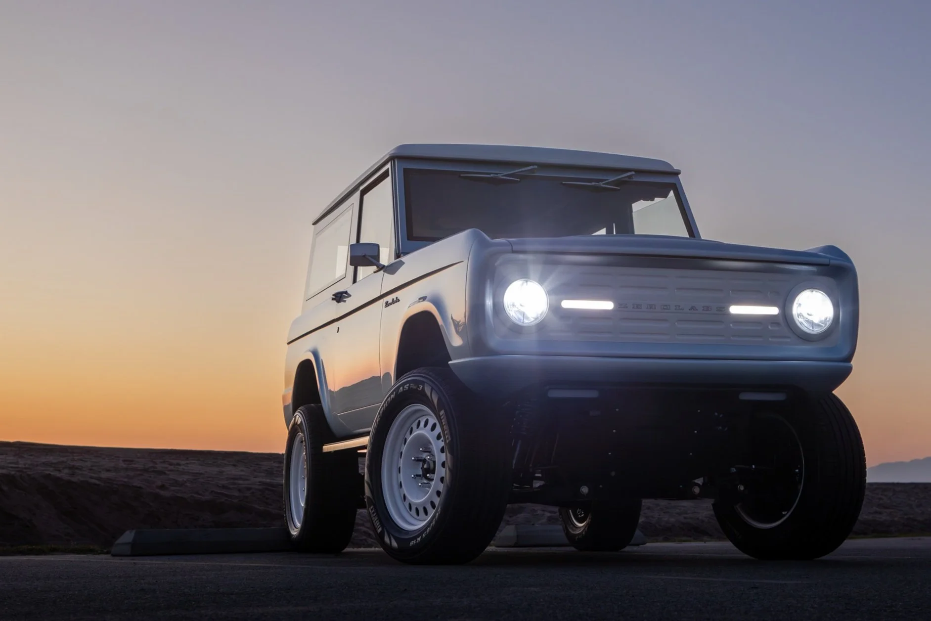 Ice_Blue_Bronco_04.jpg