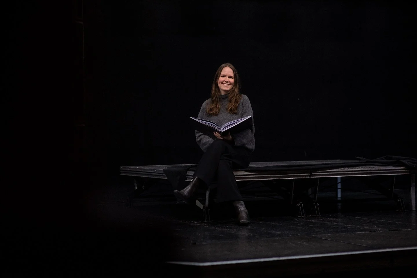 Mit &bdquo;For Real Music Lovers&ldquo; habe ich nicht nur meine Diplomarbeit und mein Studium abgeschlossen, sondern auch ein Herzensprojekt verwirklicht. Entstanden ist ein Bildband &uuml;ber den @colos_saal_aschaffenburg &ndash; einen Ort voller M