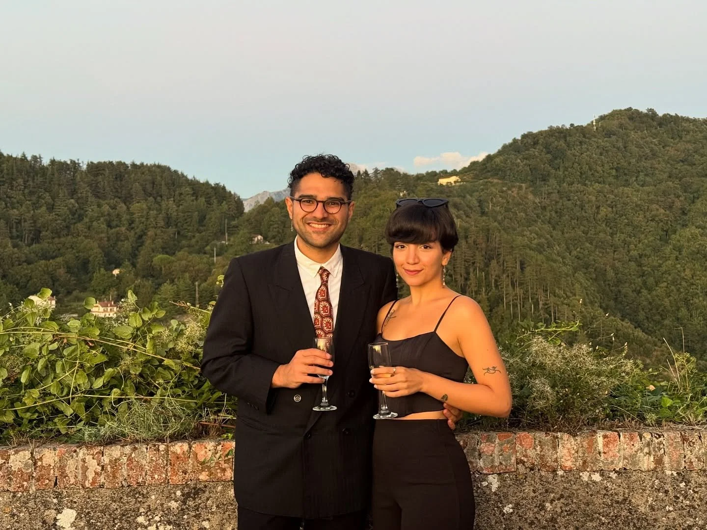 There’s always something special about gigs in Italy 🎻✨
It’s always beautiful, it’s always delicious 💛🏰🍷
#Italianweddings #violincelloduo #musicianlife