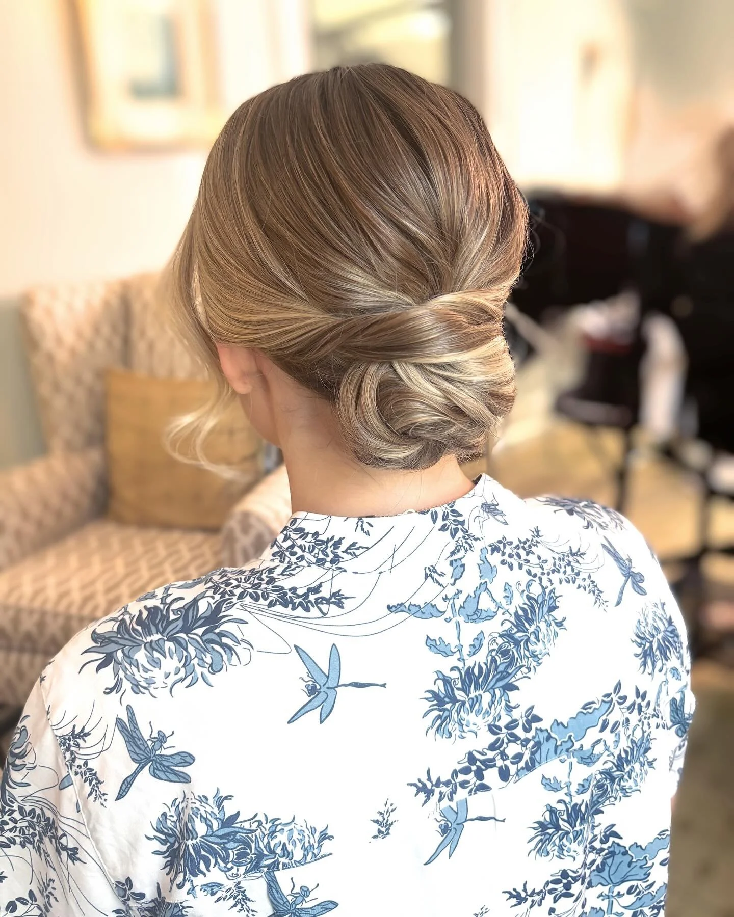 Knotted bun | blonde edition ✨

I am loving this bun inspo so keep it coming! 🤩😍