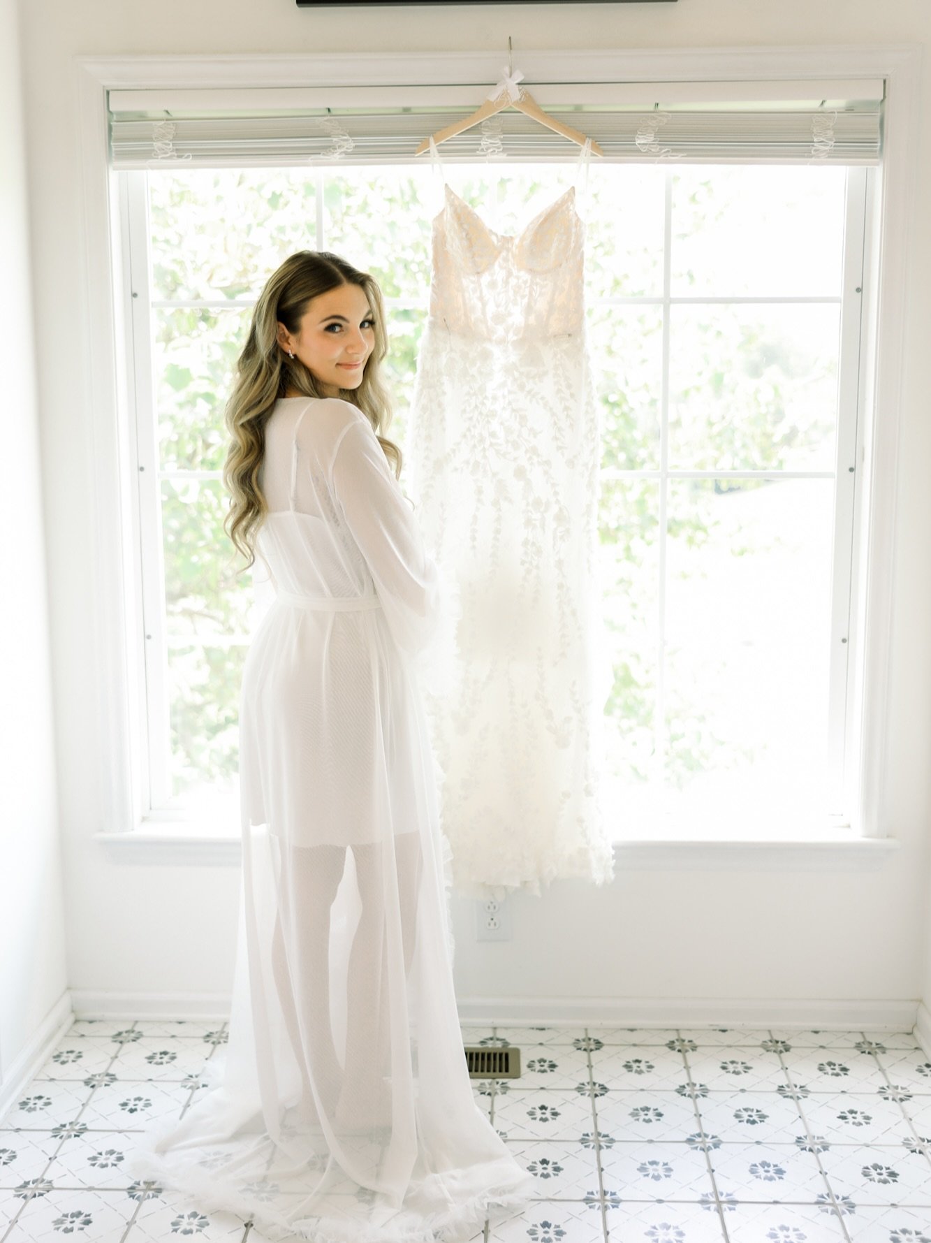 BRITTANY 🤍

Absolutely stunning woman she is! 😍 Her day at @theshilohvenue couldn&rsquo;t have been more perfect. The dress, the hair, the makeup, the venue&hellip; so gorgeous! It was an honor to be such a small part of her day! 💕

Venue: @theshi