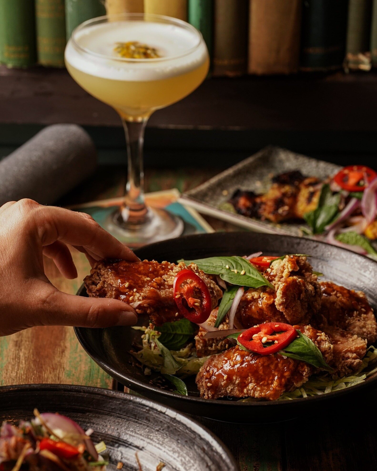 Who would pass up SUCCULENT FRIED CHICKEN? Not us! 🍗🤤

Come in TONIGHT and DEVOUR a plate of our AROMATIC CRISPY Lemongrass Chicken Wings with an IRRESISTABLE Tamarind Honey Sauce. 

Perfectly CRISP wings drizzled with a TART, SWEET and TANGY Tamar