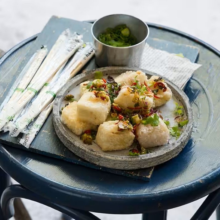 You know all about our FAMOUS Chilli Salted Squid, but have you met it's EQUALLY DELICIOUS VEGETARIAN cousin - Salt and Pepper Tofu? 🤤

The same CRISP, CRUNCHY exterior, coating pillowy soft tofu, WOK TOSSED with our SIGNATURE blend of SPICES. You m