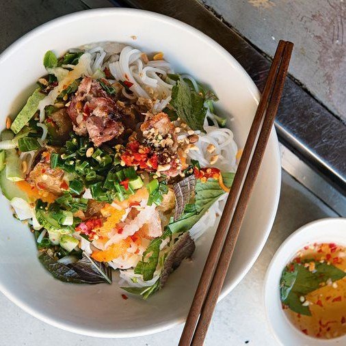 LITTLE LANTERN LUNCH🏮 Have you been craving a LITTLE bit of LANTERN for LUNCH?

Head on in for some MOUTH WATERING TAKE AWAY TREATS Wednesday to Friday, from 12pm - 2.30pm.

QUICK, TASTY and OH-SO DELICIOUS! Make LITTLE LANTERN your LUNCH time pit s