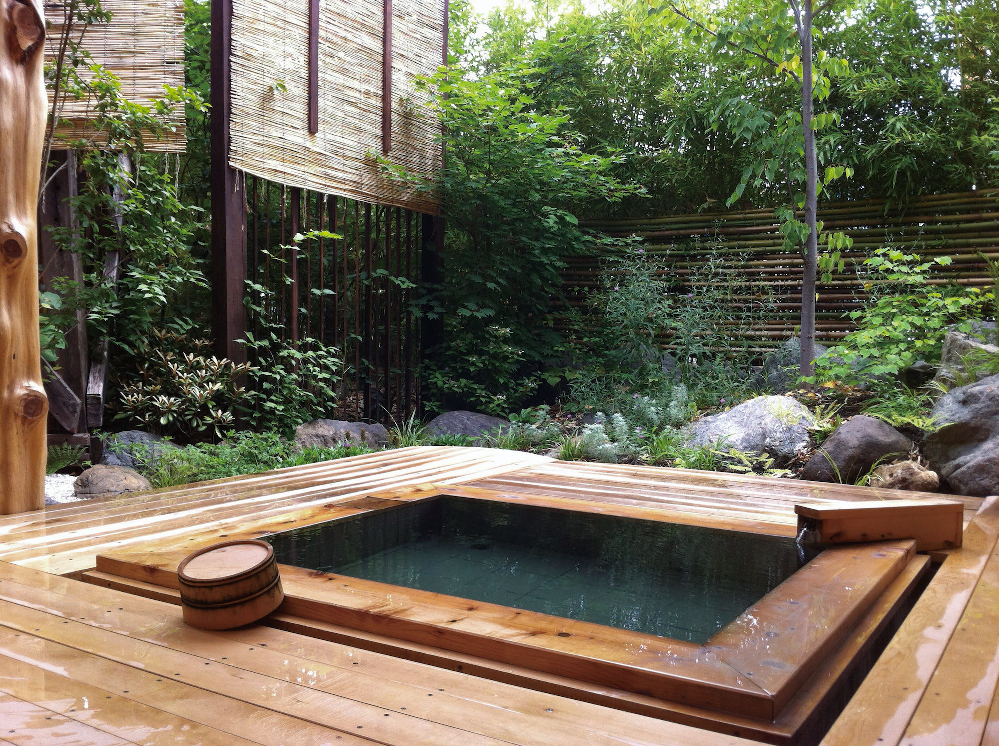 Outdoor onsen bath