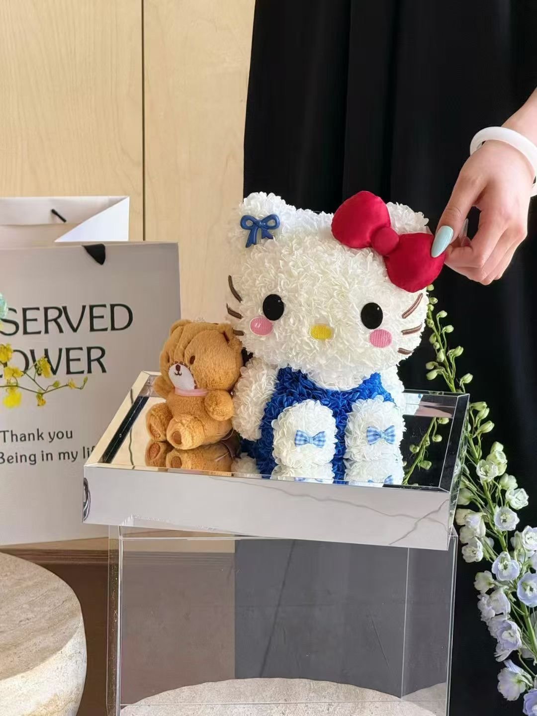 Hello Kitty Preserved Flower Box