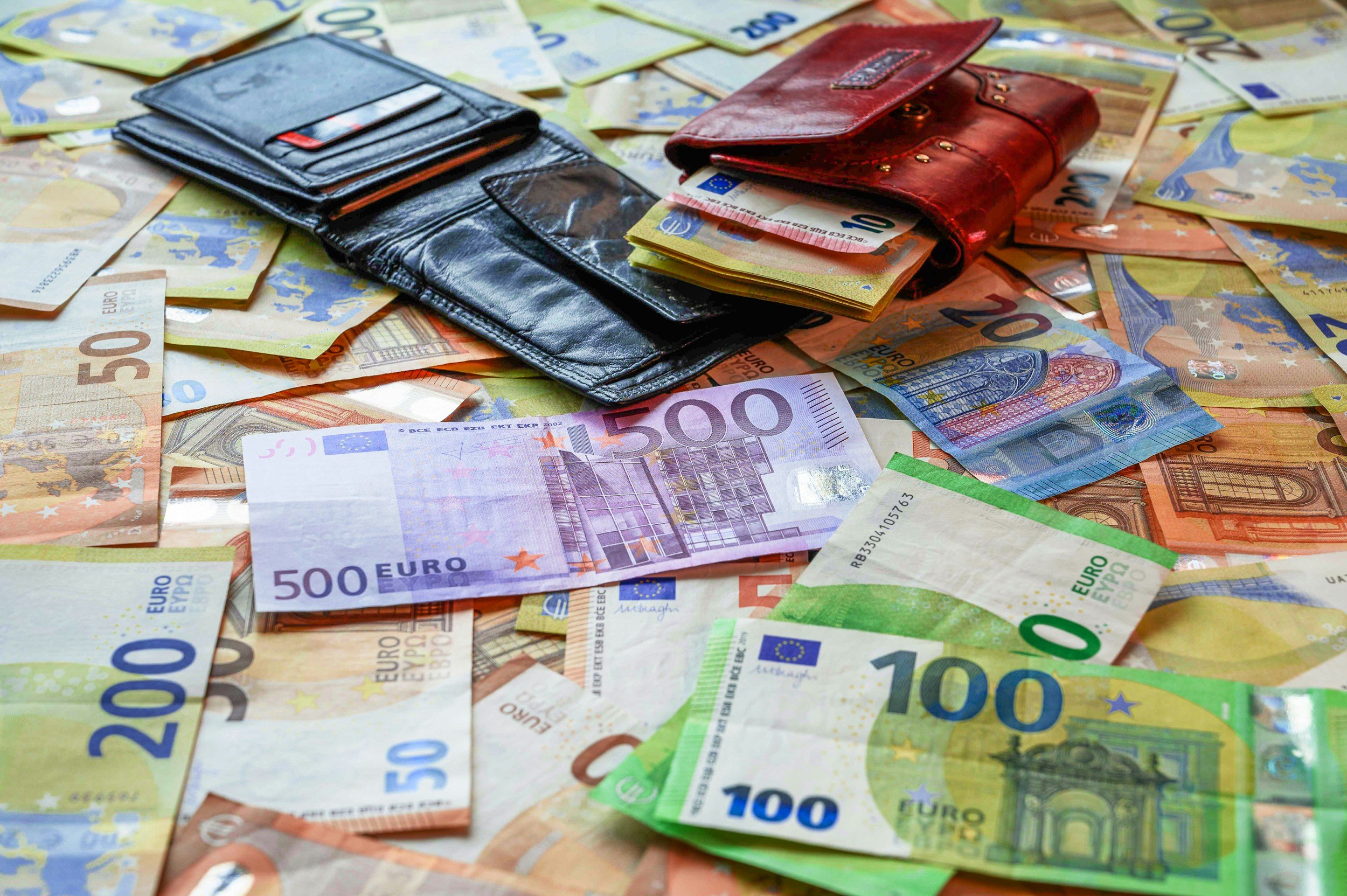 Money Matters in Ireland: Euros, Cards, and Cash