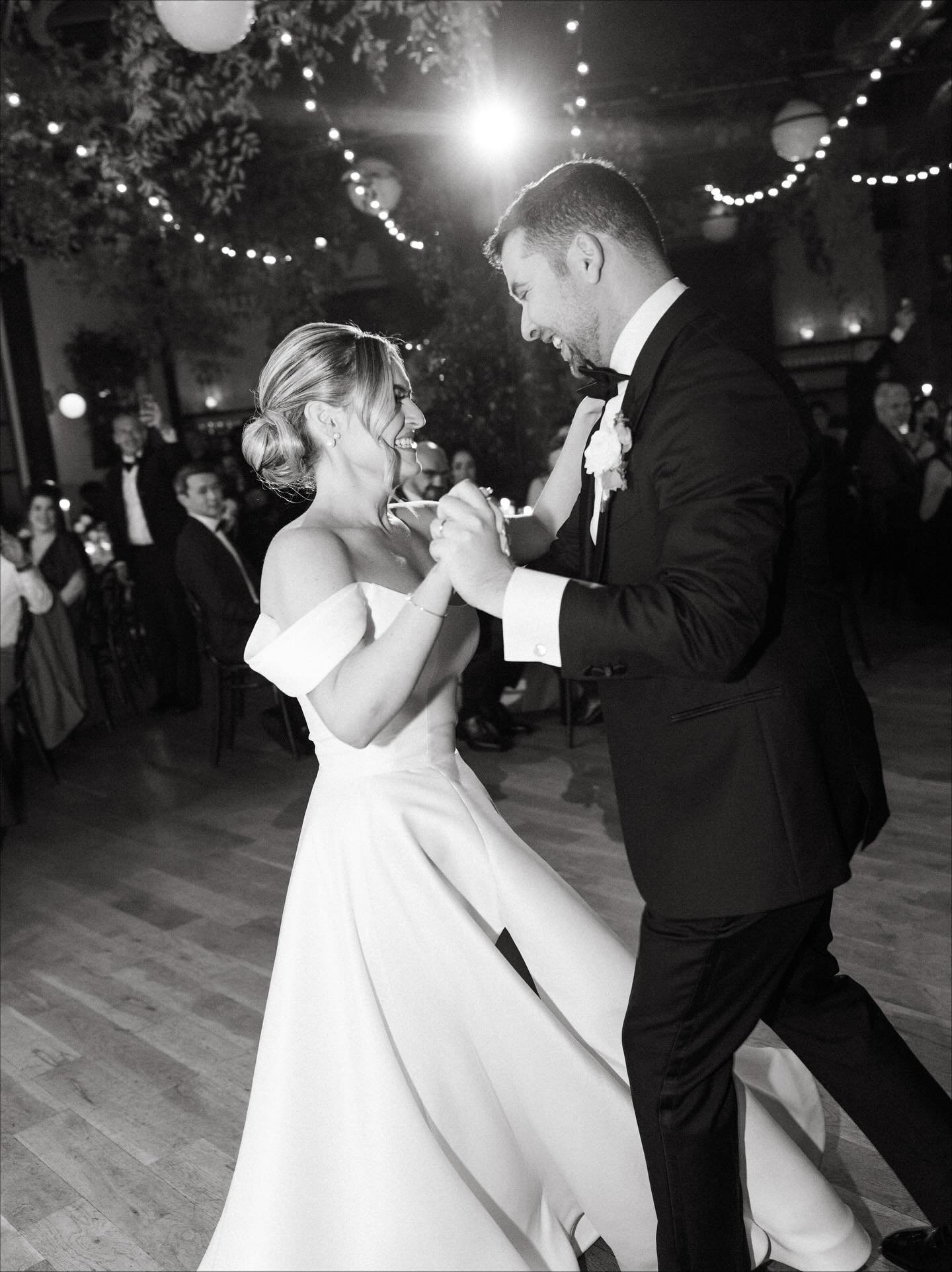 One year ago today! Maya and Elias's Williamsburg wedding in black and white 🖤

Photo @weddingsbynato 
Planning @addisonhartevents 
Venue @wythehotel 
Makeup @willowhouse.beauty 
Bride @mayakapa
Florals @budsofbrooklyn 

#Brooklynwedding #nycwedding