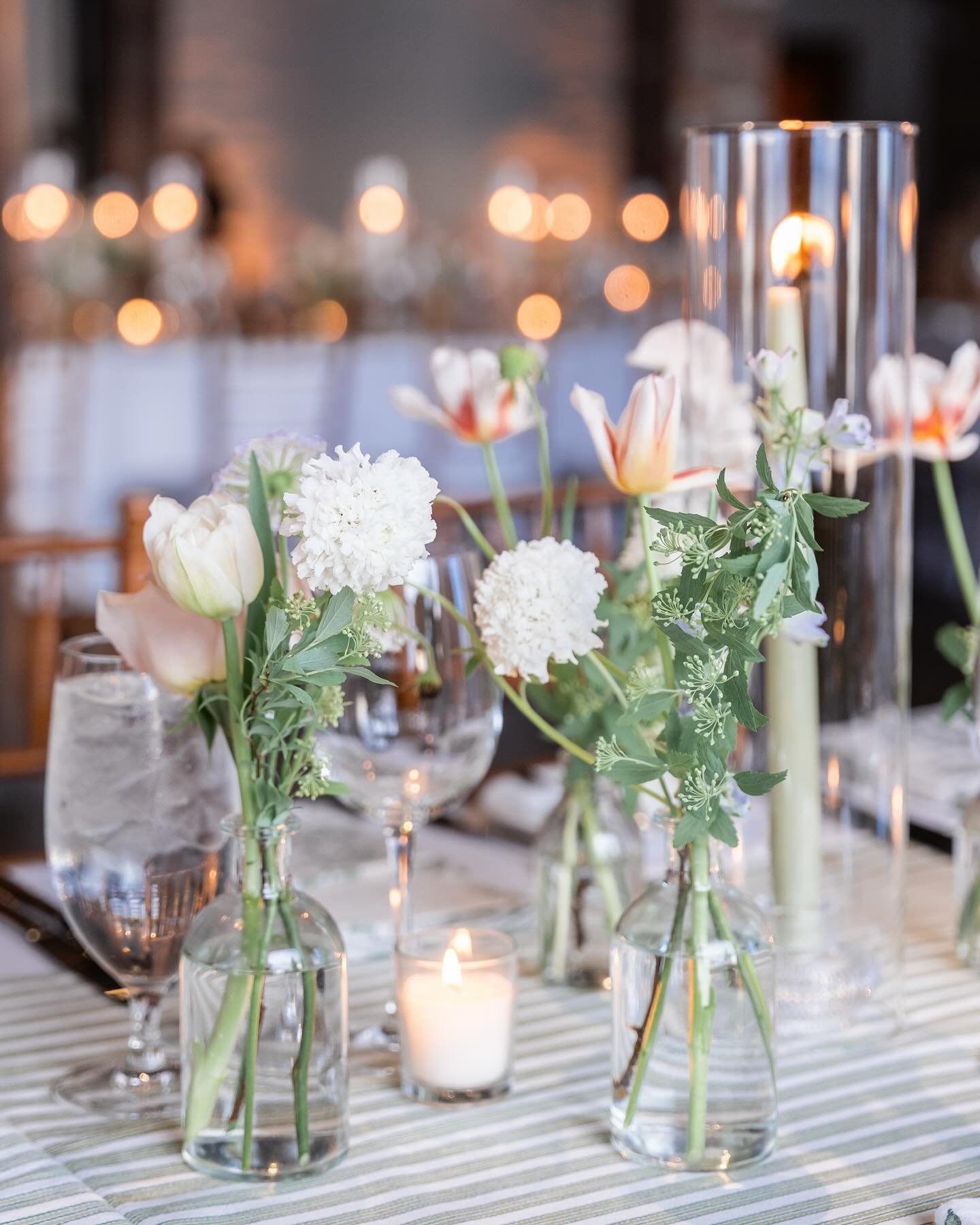Using soft greens and seasonal blooms, we transformed an iconic Brooklyn warehouse into a fresh Spring escape 💚

Florals @stemsbrooklyn 
Linens @stradleydavidson 
Photos @leilabrewster 

#newyorkwedding #newyorkweddings #brooklynwedding #nycweddings