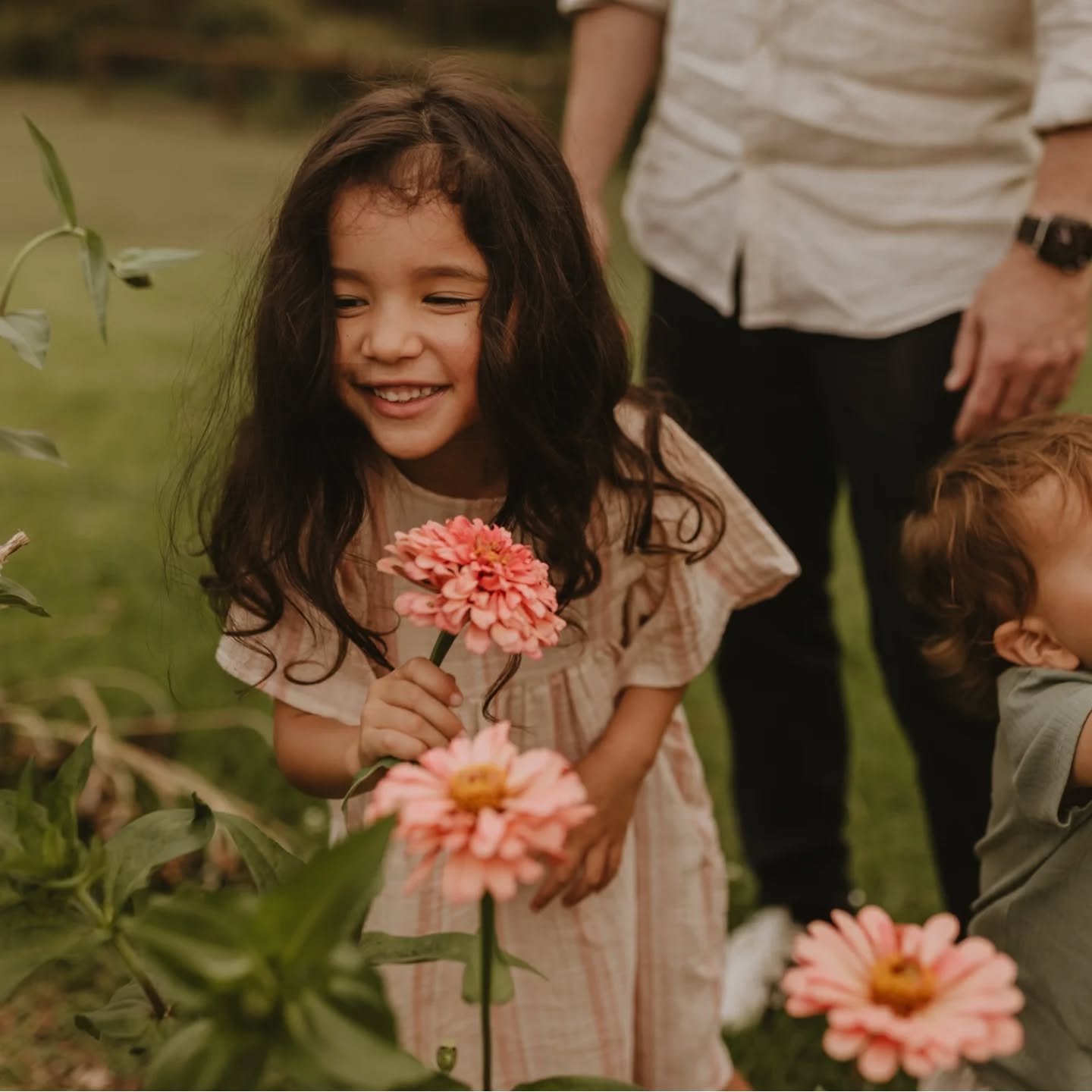 🌸🐞🌸
.
This spot has the most beautiful flowers blooming at the moment and gets the most beautiful sunlight at sunset 🌻☀️
.
If anyone is keen to have a little session here in the next week or so let me know, I would love to shoot there again befor