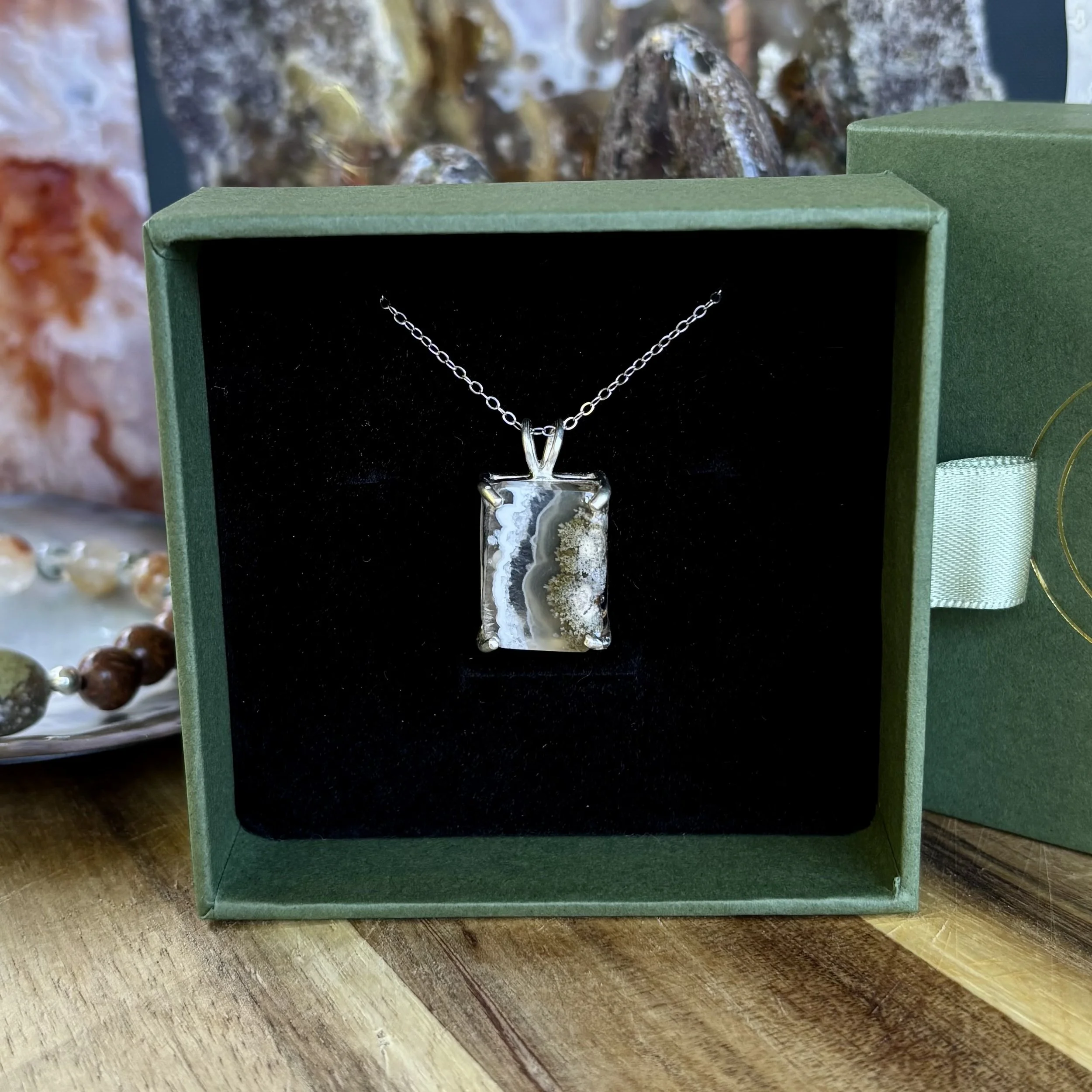 Scenic Scenic Moss Rectangle Pendant
