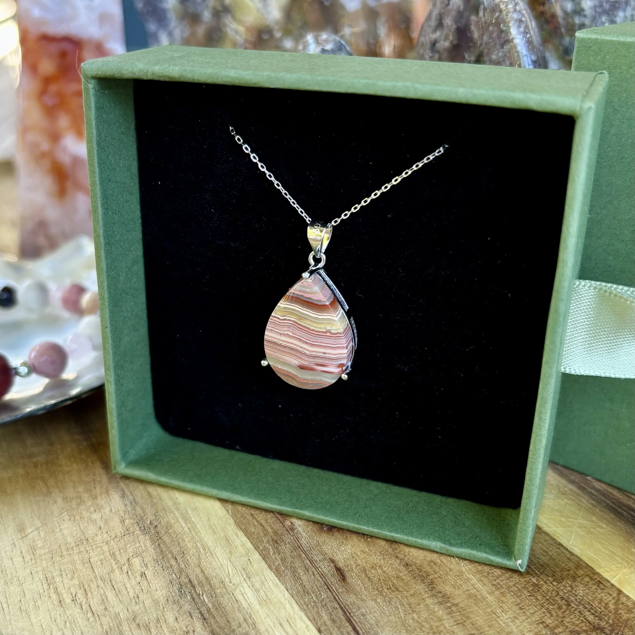 Scenic Crazy Lace Raindrop Pendant