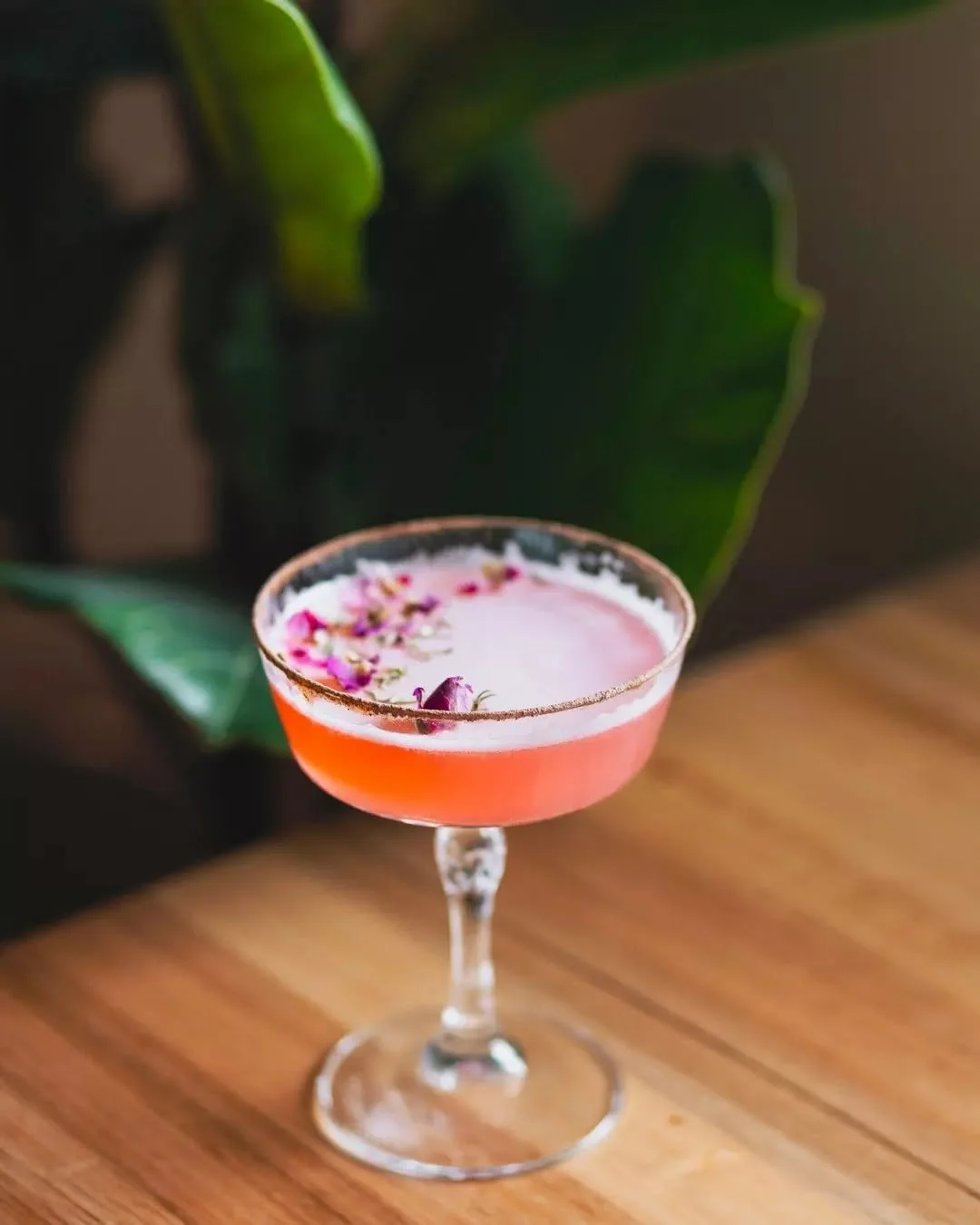 Pretty in pink 💕🍸
Sometimes a cocktail is the best way to finish the week / complement to a Levantine meal.

The weekend is here ~ can't wait to make you welcome ✨🥂