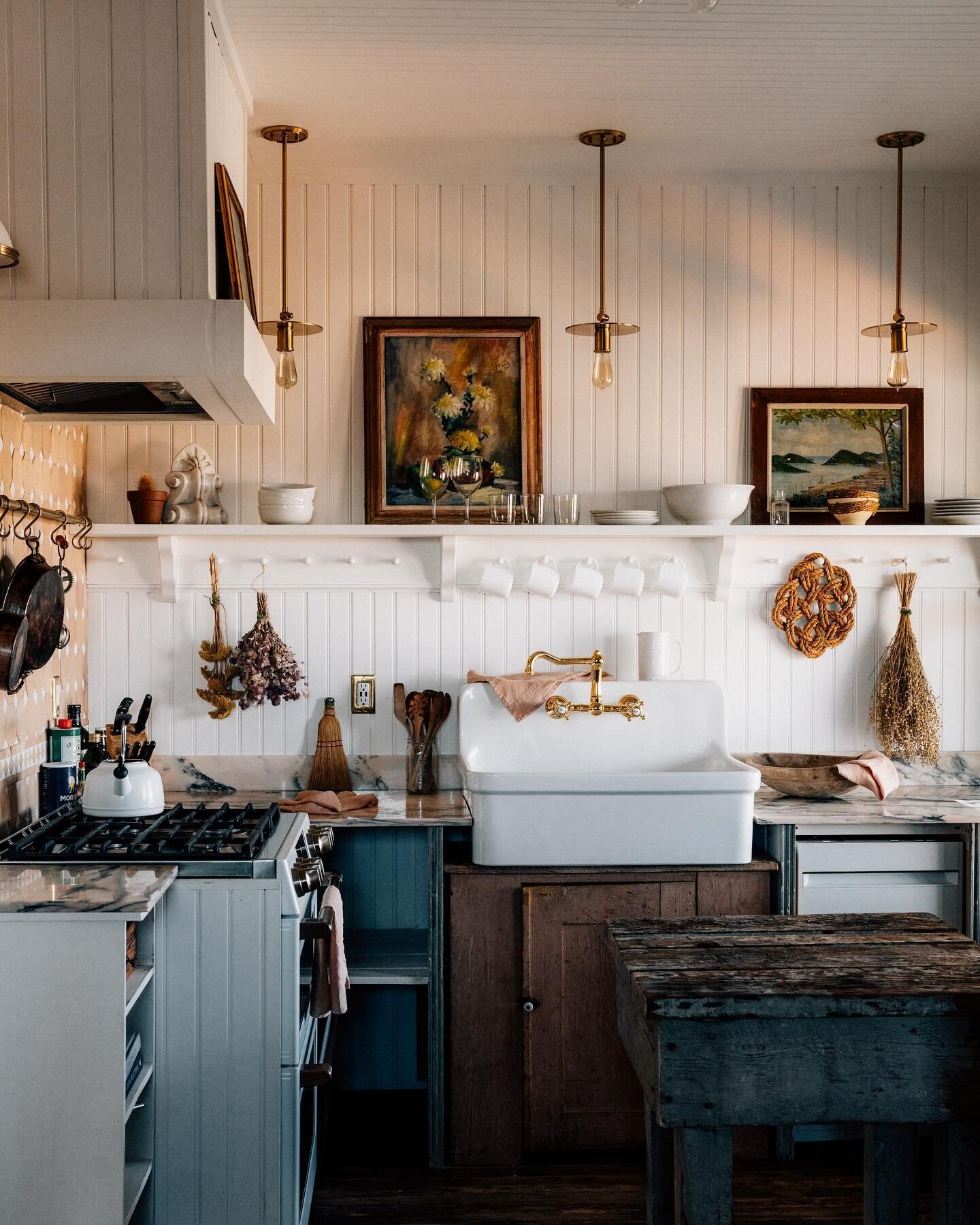 Old-world inspired, our French-inspired Maison rental in Hudson, NY offers cozy lodging accommodations.

*Link in Bio* to book a stay 

Design by @ZioandSons 
Tile #cleXzio @cletile 

Photos by Meghan Marin for Bed Threads

#ThisOldHudson