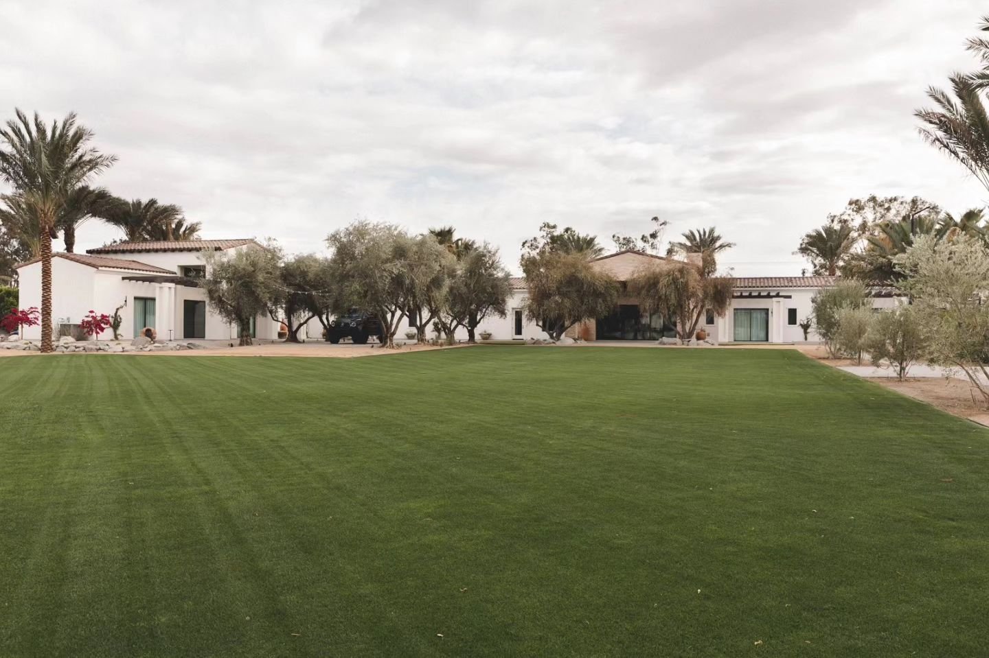 Flawless backdrop and  an expansive lawn for any event . 

Let's set a tour of Cache Estate for your next event!
