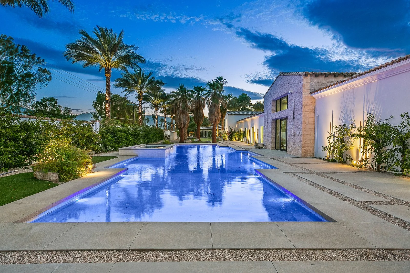 10 FRONT POOL MLS.jpg