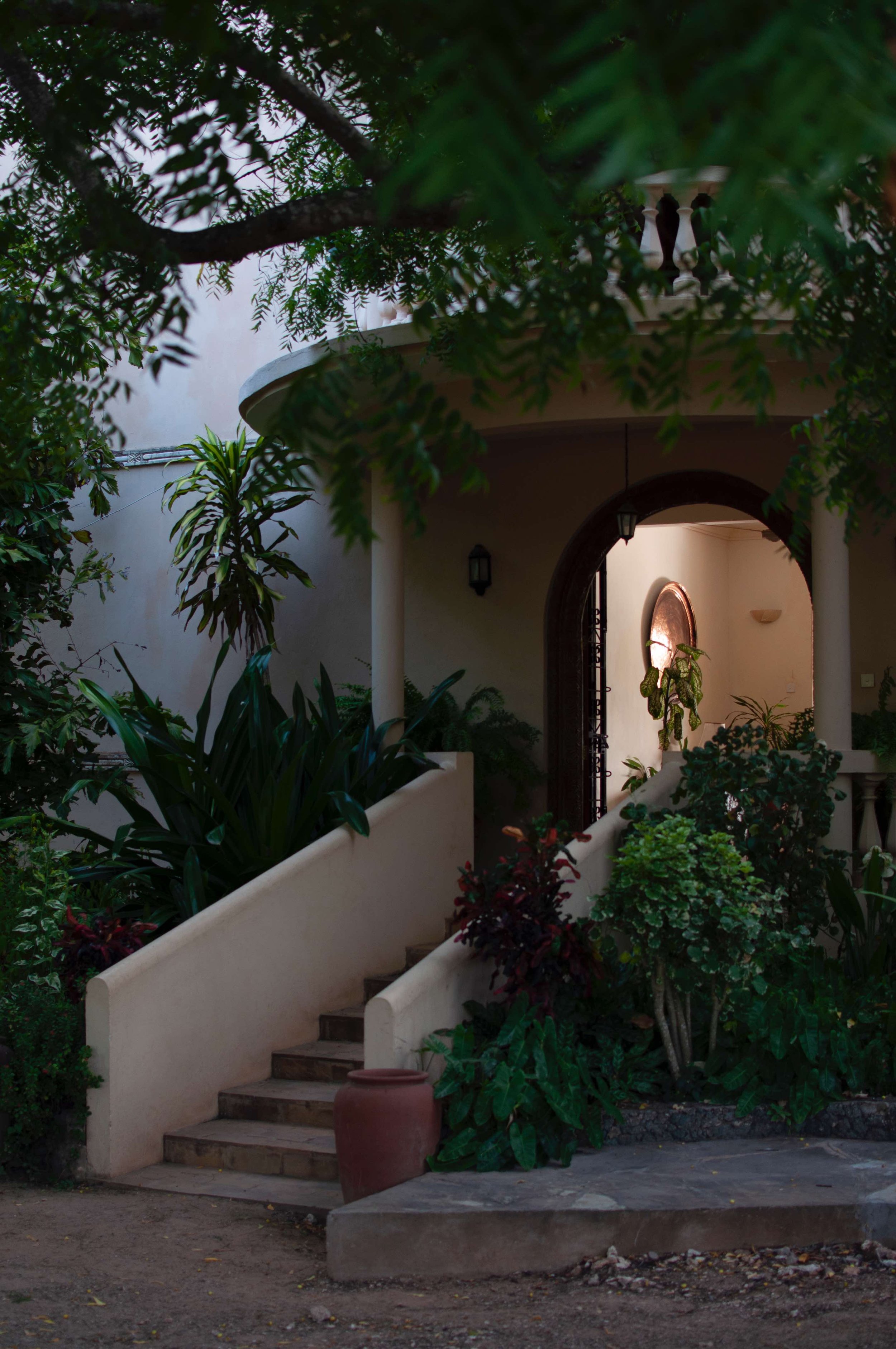 Maweni House -  Outside001.jpg