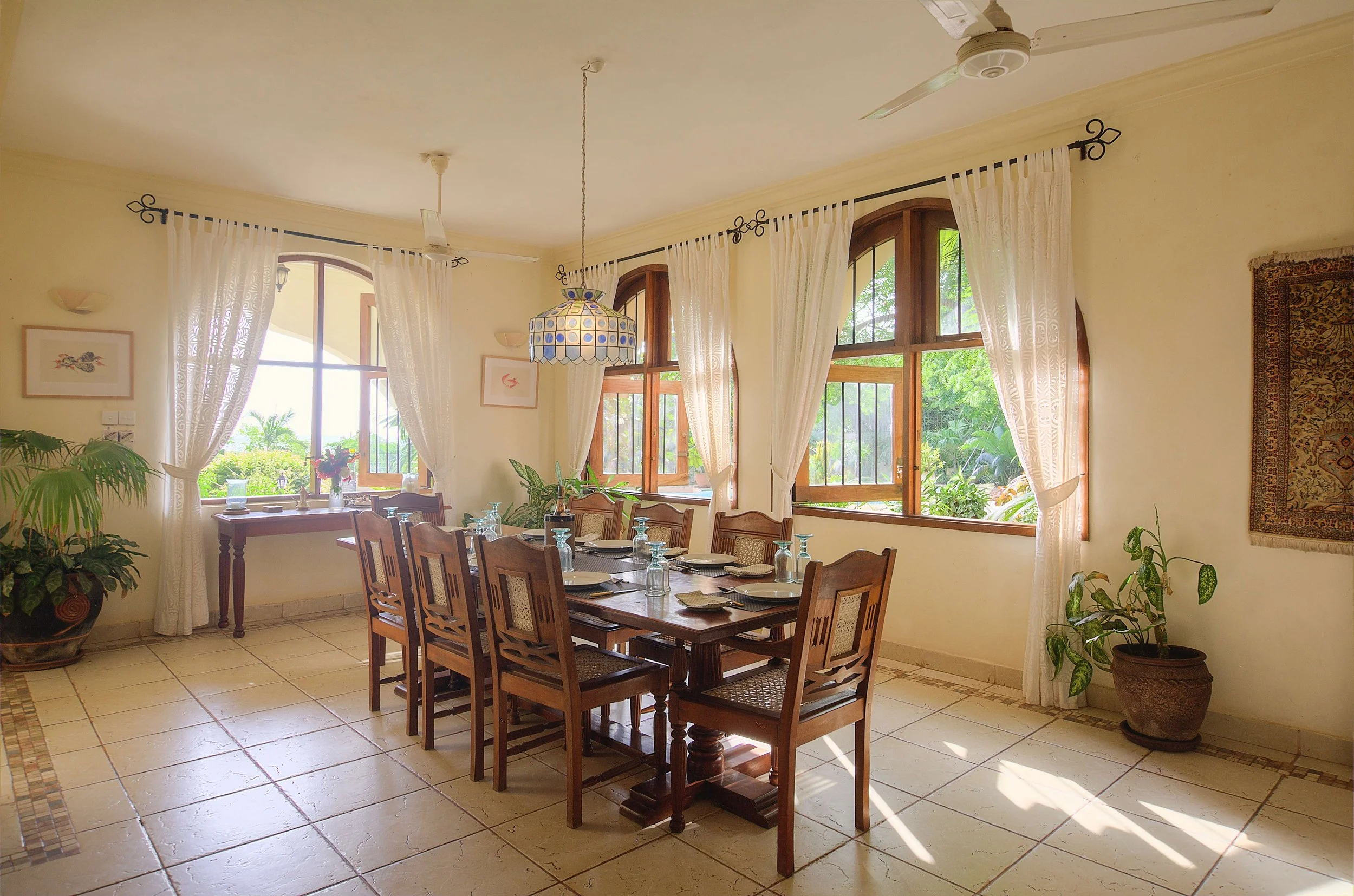Maweni House -  Dining Room001.jpg