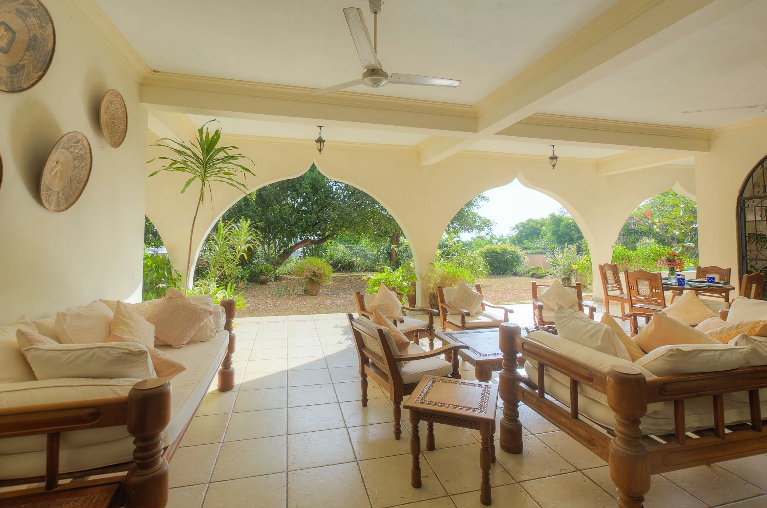 Maweni House -  Outside002.jpg