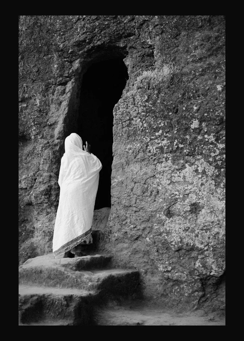 presence_09_woman_entering.jpg