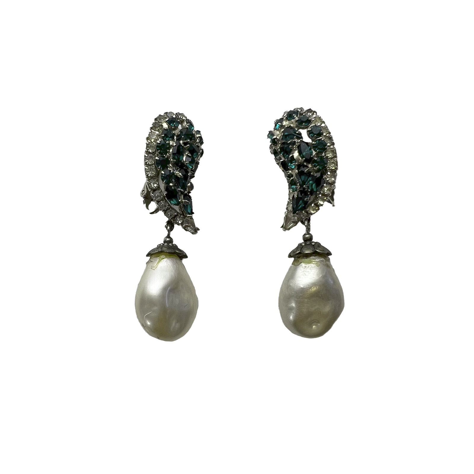 UNKNWON EMERALD AND PEARL EARINGSA.png