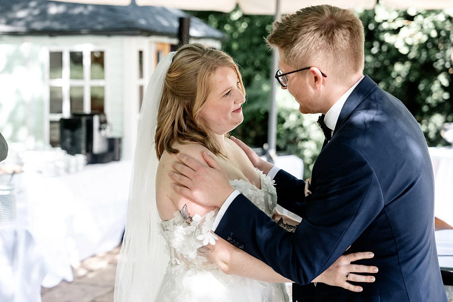 Gratulationen nach der Trauung im Weingut am Maxbrunnen