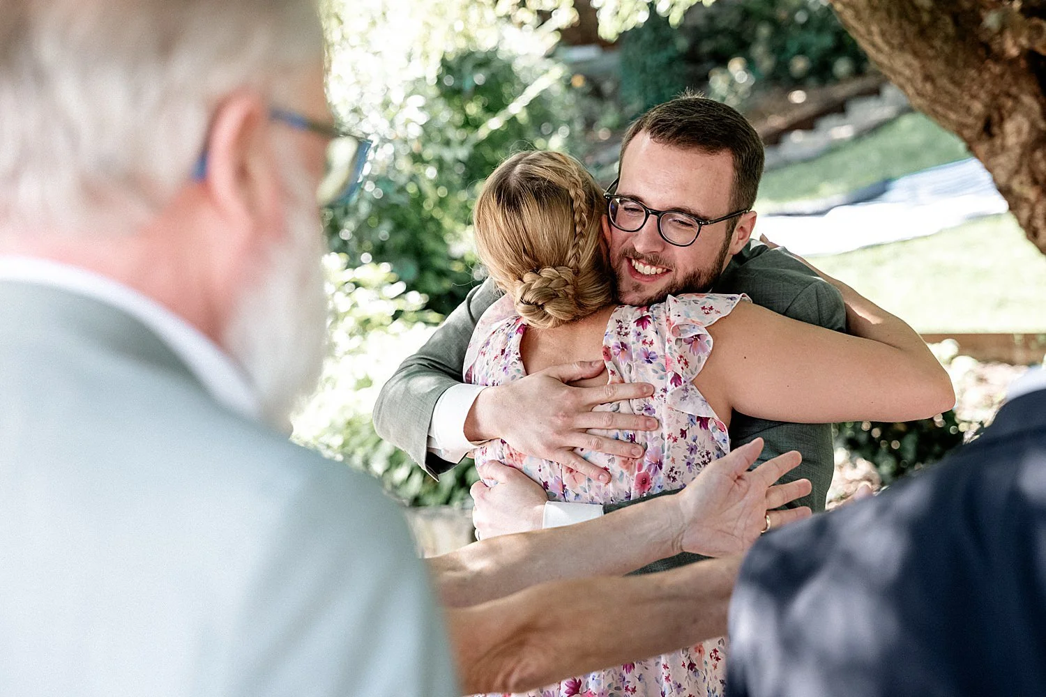 Gratulationen nach der Trauung im Weingut am Maxbrunnen