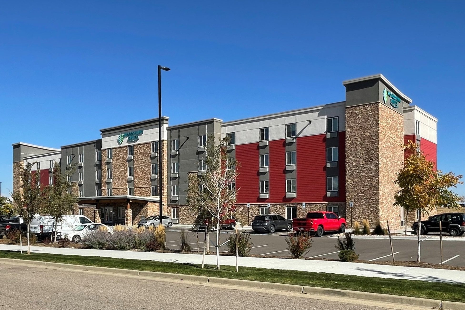 WoodSpring Suites - D4 Artchitecture Co-designed with 101 Architecture