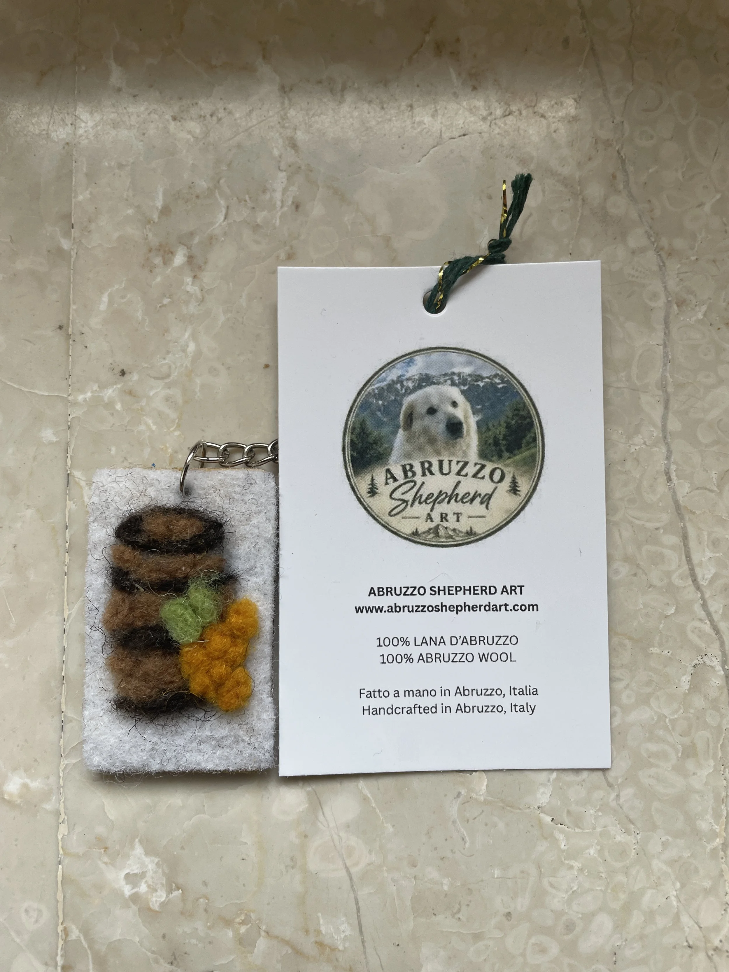 Barrel and grapes keyring