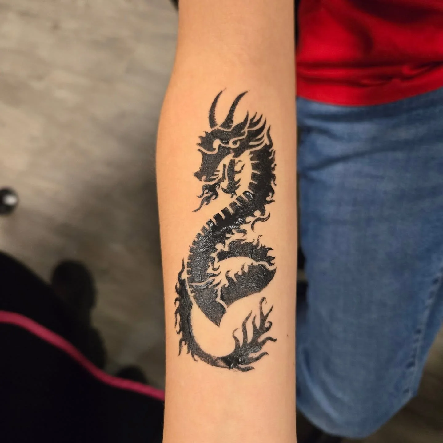 Unleash your fierce side with our stunning matte dragon tattoo, perfect for a commanding presence at your next Navy party! Lasts 3 days and makes a bold statement. 🐉✨ 

#FacePaint #DragonTattoo #navypride⚓️ #commandpartyideas #militaryparty #navypar