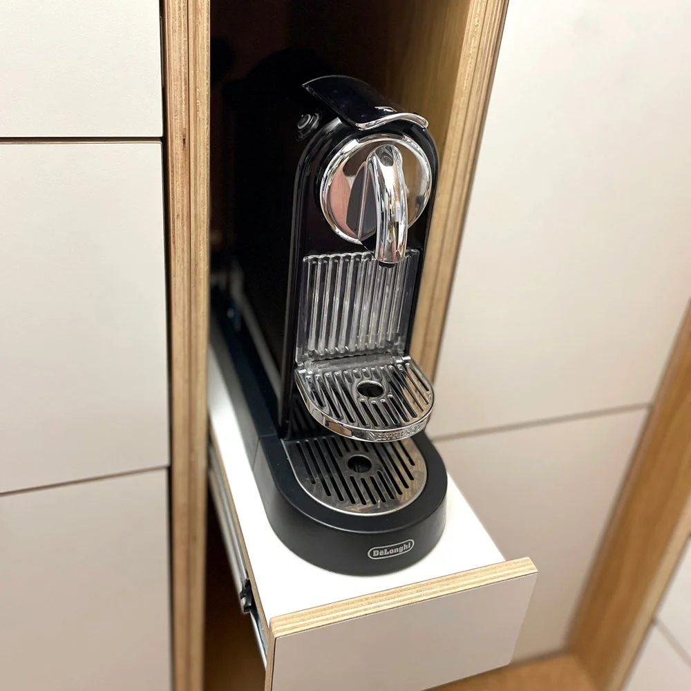 Auszug fr Einsatz mit schmaler Blende fr Kaffee-/Espressomaschine   Campermanufaktur Berlin