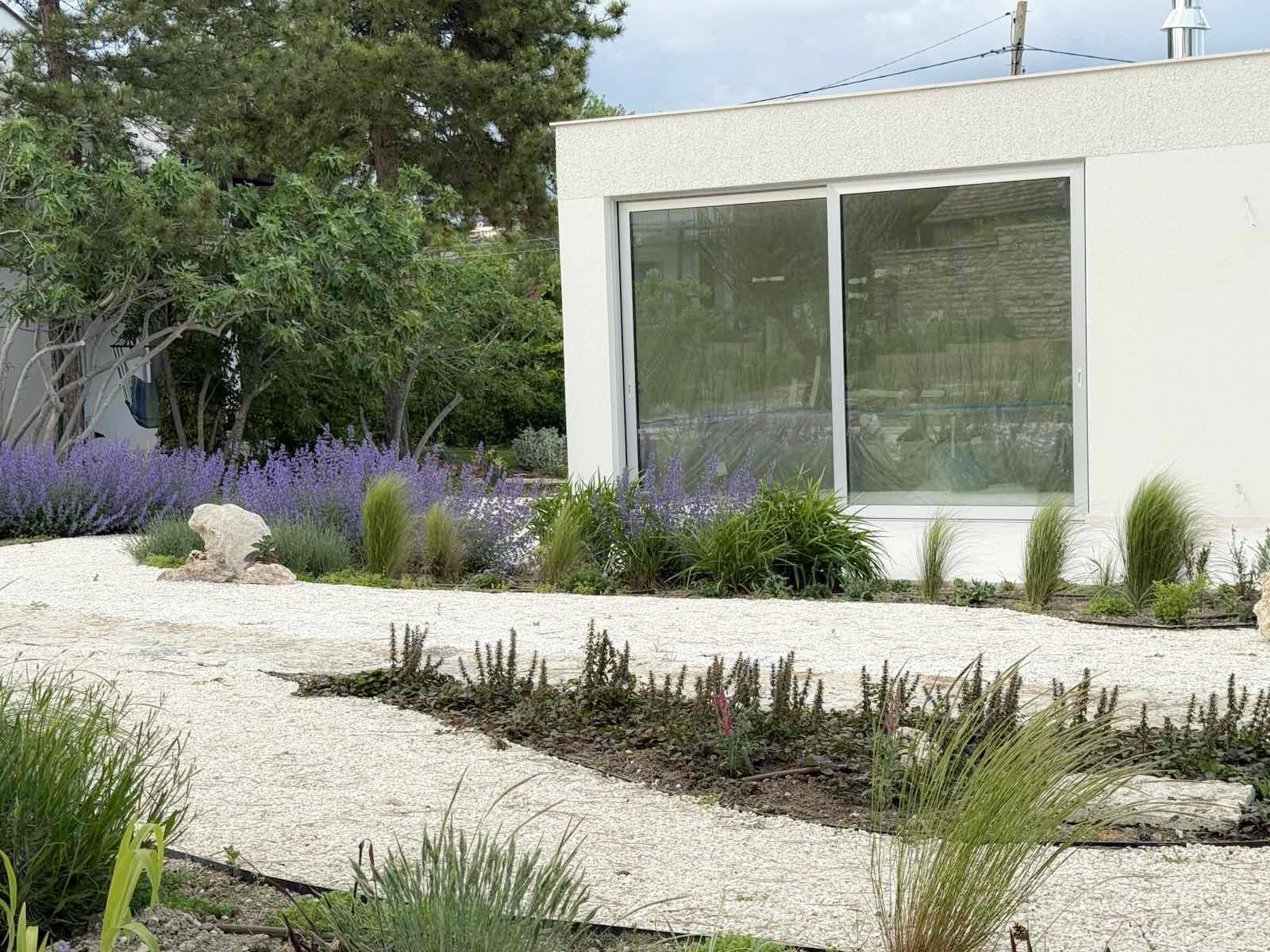 MEDITERRANEAN GARDEN
