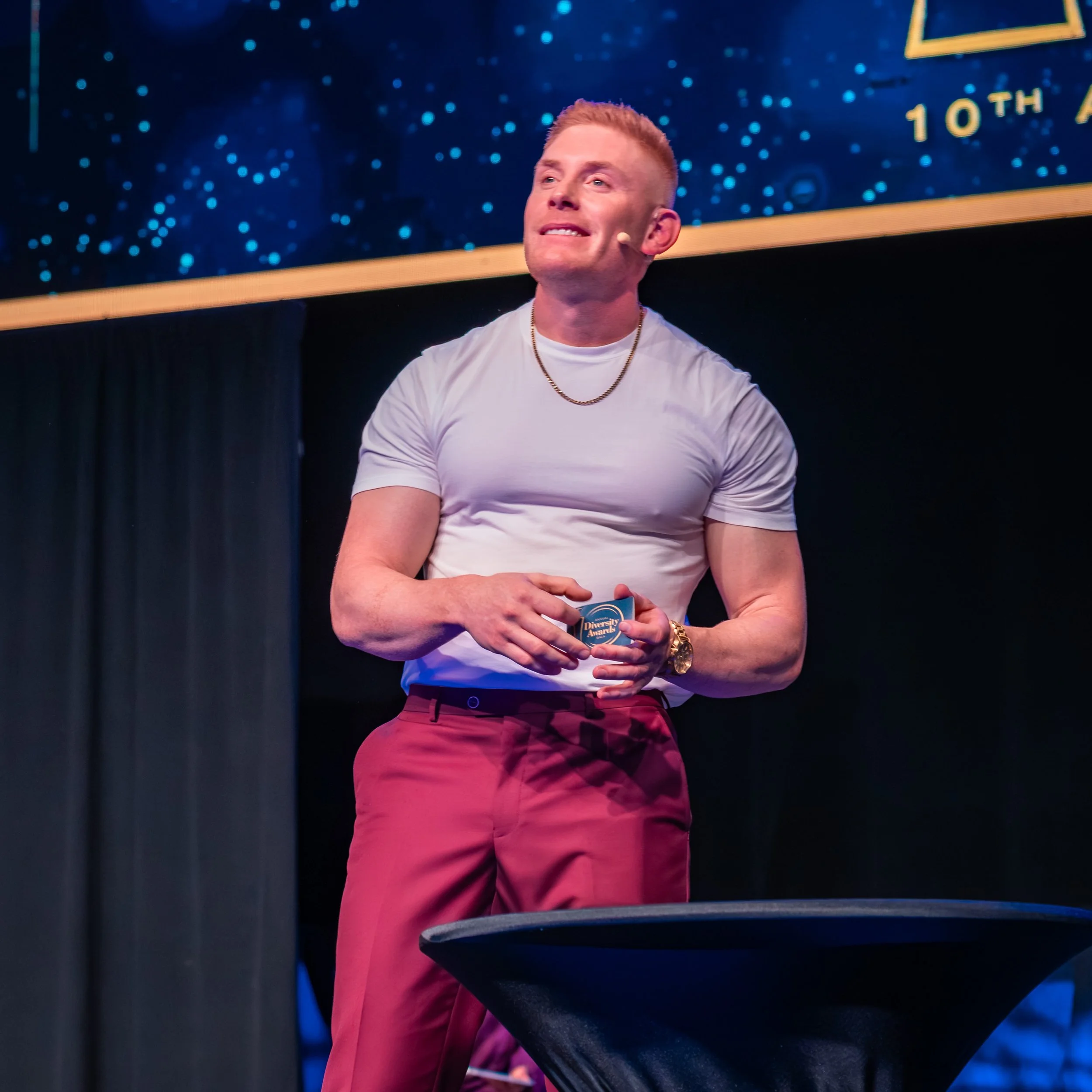 One of the most overlooked parts of an event&hellip; is the HOST.

A great emcee does far more than introduce speakers.

They keep the room energized.
They create smooth transitions.
They adapt in real time.
They keep audiences engaged between progra