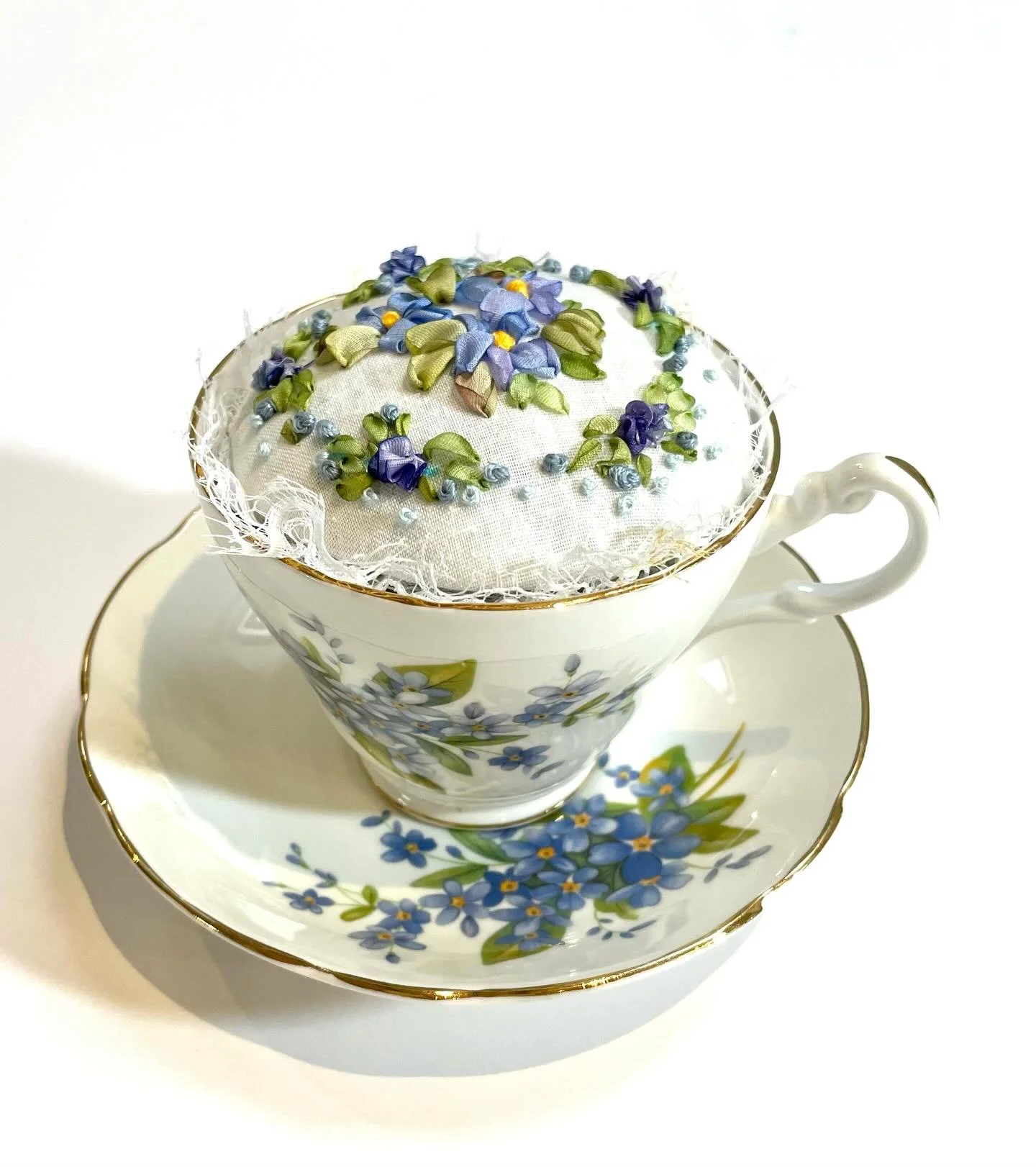 My new hand embroidery workshop for this summer on Saturday 6th June focuses on the gorgeous technique of ribbon embroidery with pure silk ribbons. 
I&rsquo;ve been collecting vintage fine bone china tea cups this Autumn and have a little stash now t