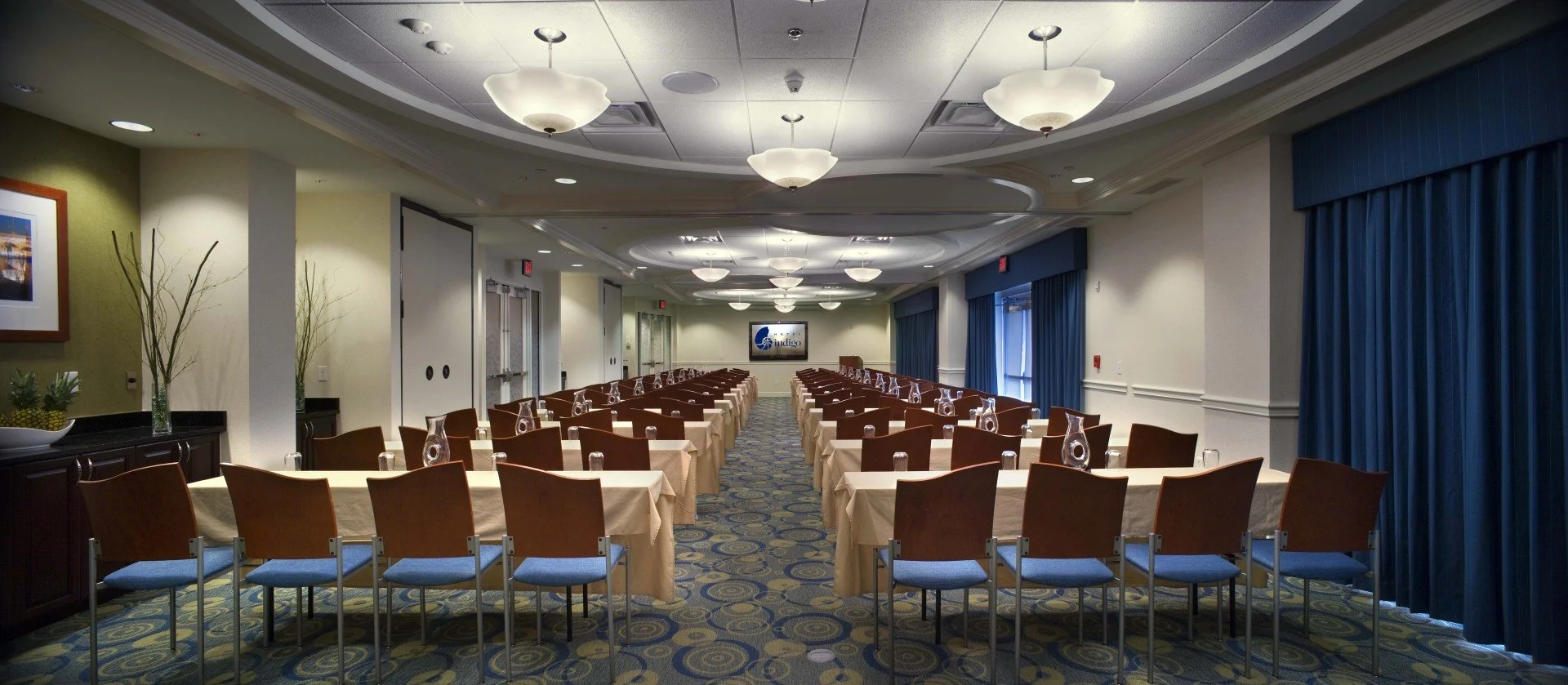 conference_room_1_e45adf5f6bc0c5c2a30a39868f44eab6.jpg