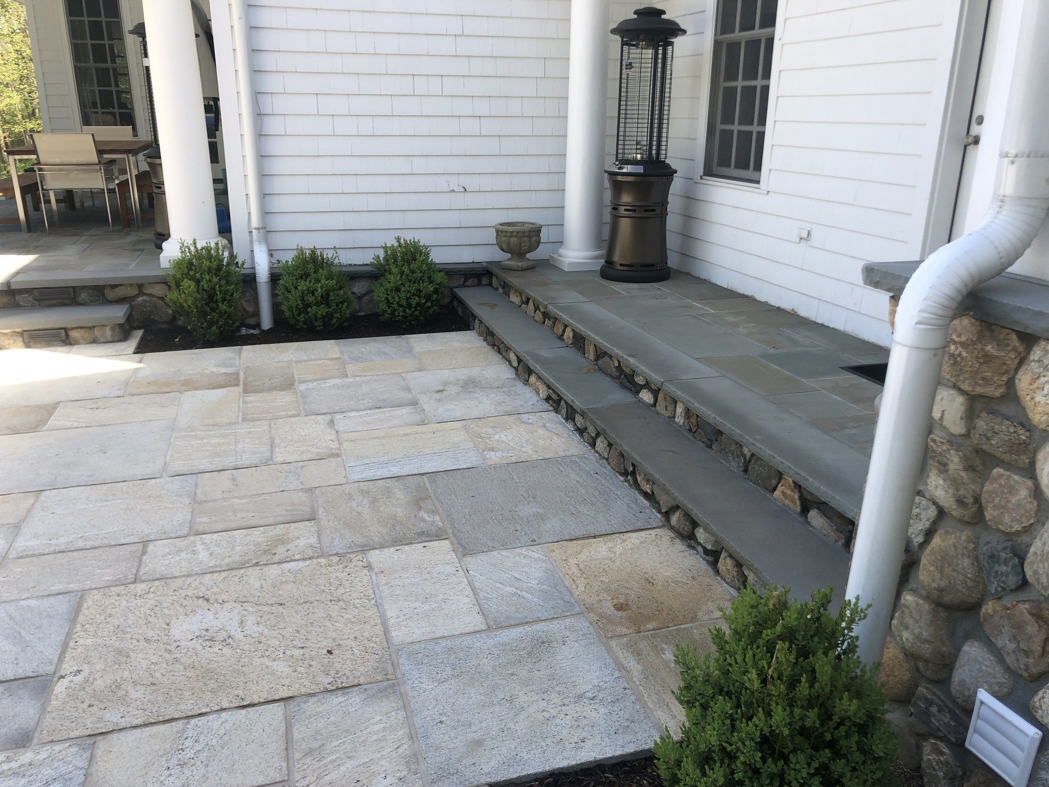 Timeless, beautiful and durable. Natural stone is a great choice for any patio, whether it&rsquo;s in a traditional or a contemporary landscape.
&bull;
#fairfieldcountyct #ridgefieldct #weschestercounty #patio #outdoorliving #homestyle #patiogoals #p