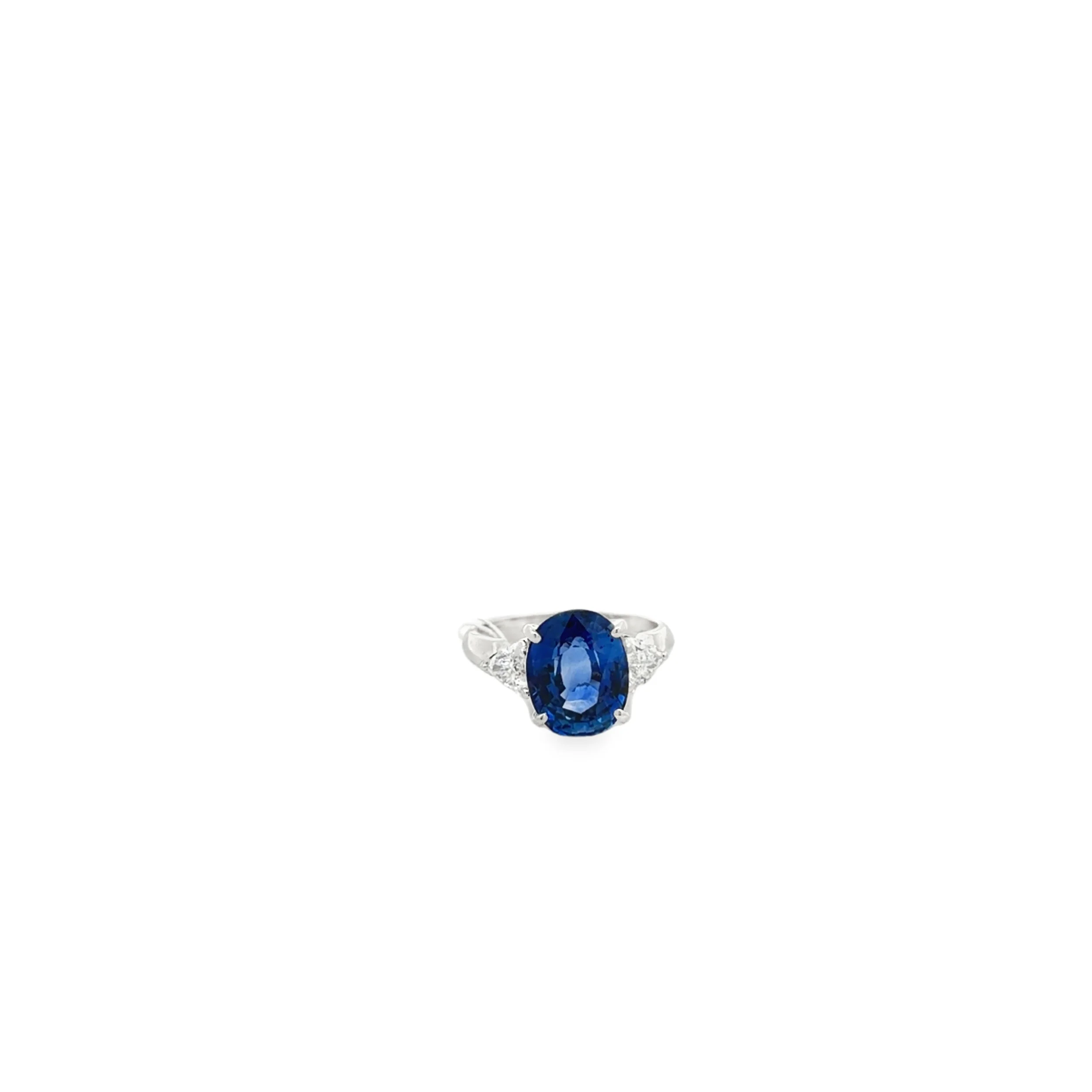 OVAL SAPPHIRE RING