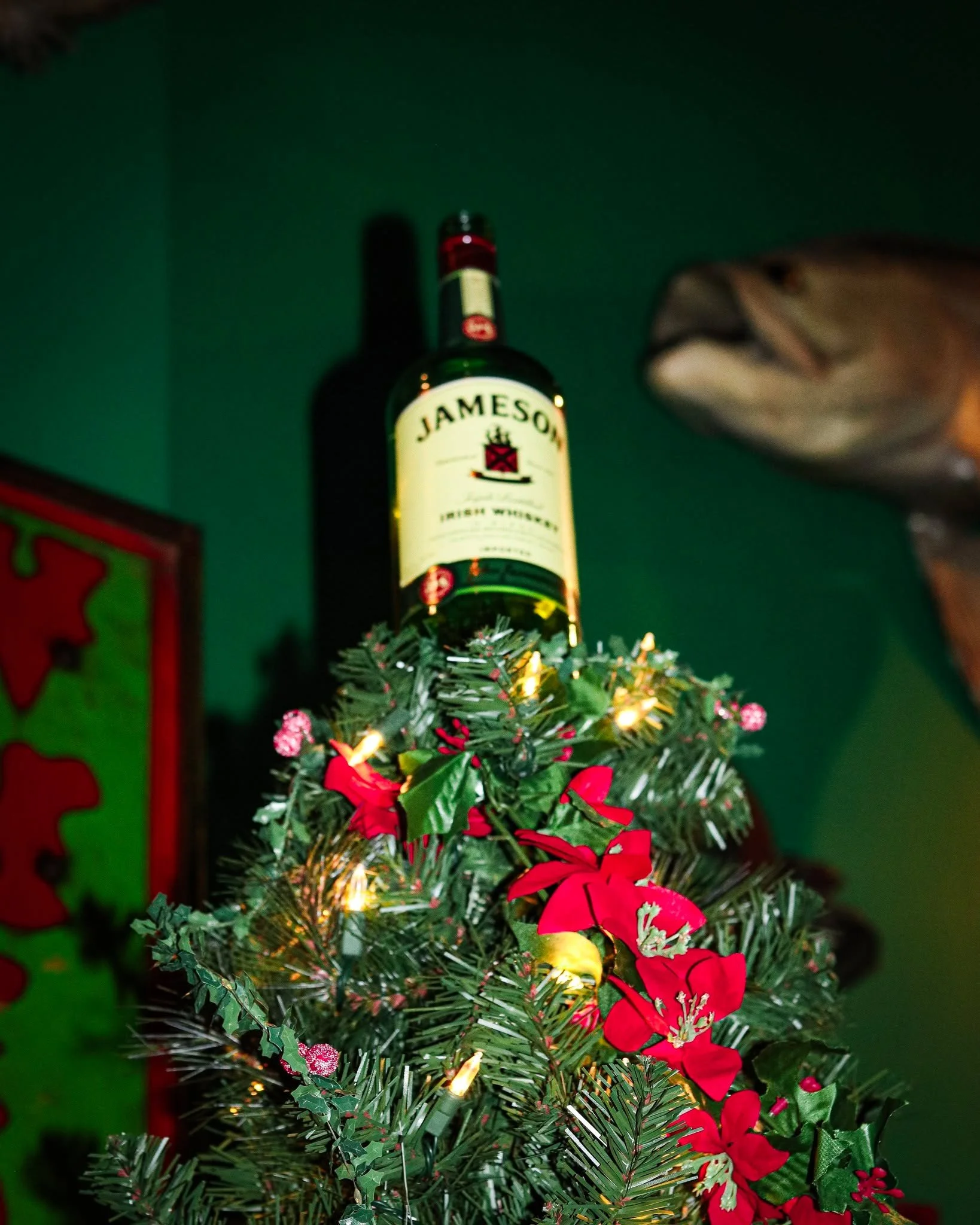 🎄We're all dressed up for the holidays!🎄 

🎁Come get your Holly-Jolly on with cheap drinks and food from @eatoscar !